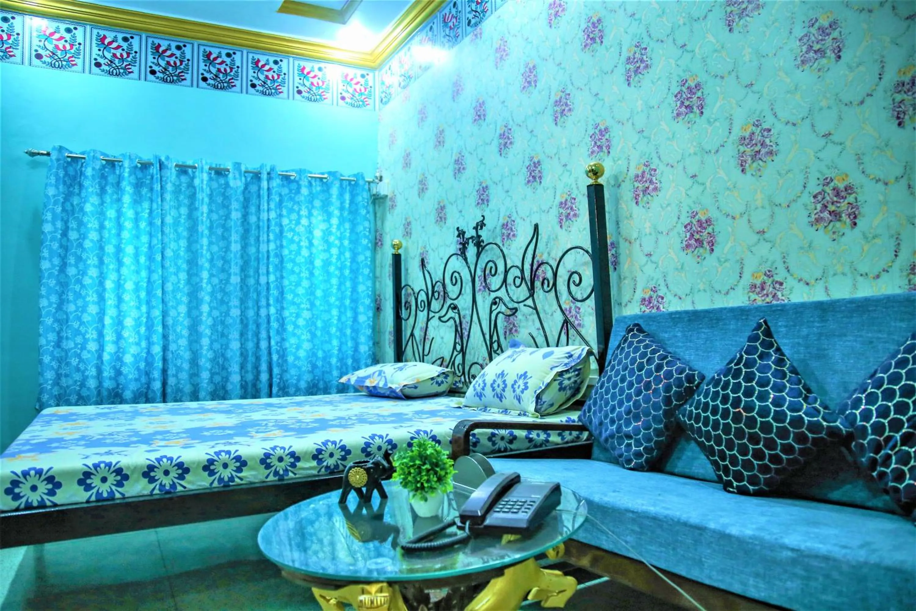 Bed in SAJI SANWRI Heritage Inn Haveli