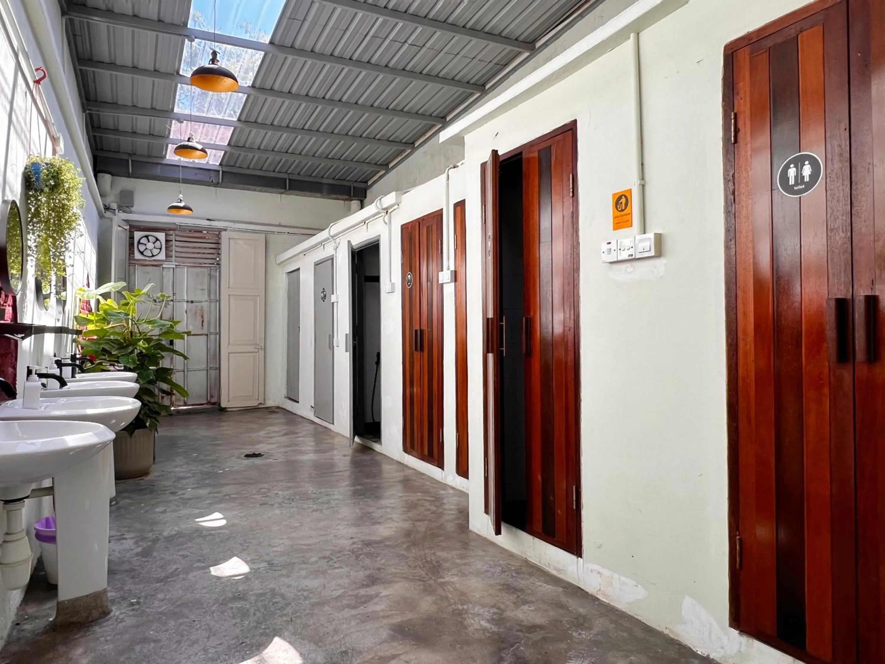 Public Bath in Pine Muntri