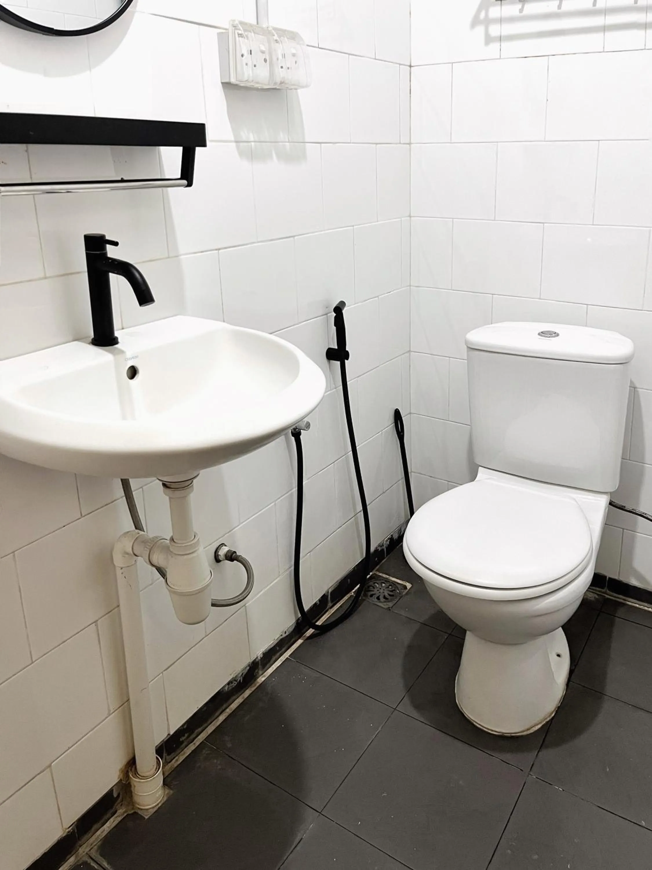 Toilet in Pine Muntri