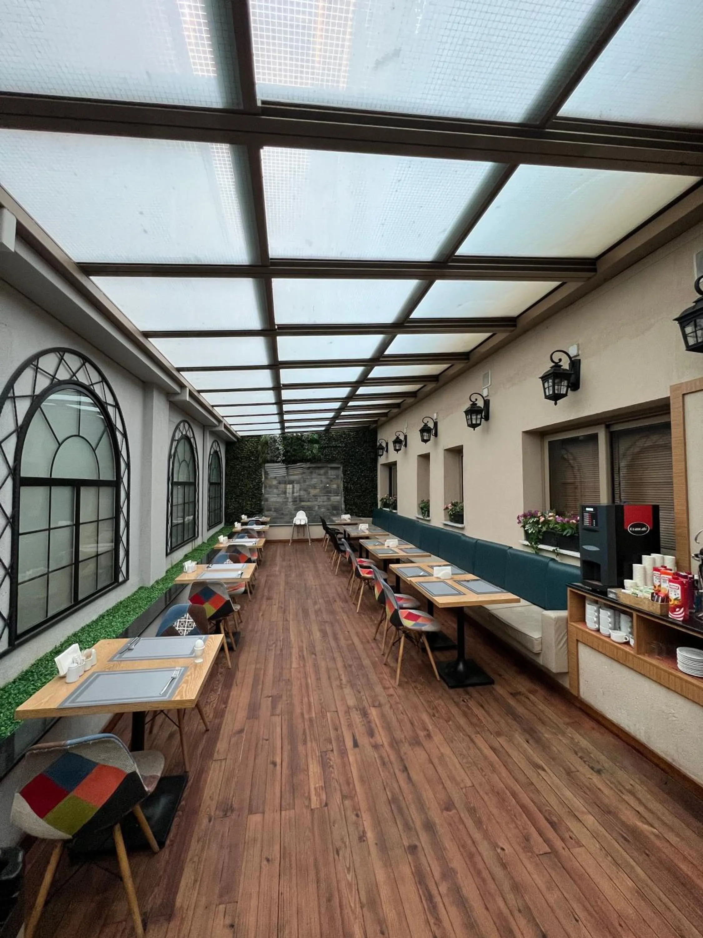 Restaurant/places to eat in Aybar Hotel & Spa