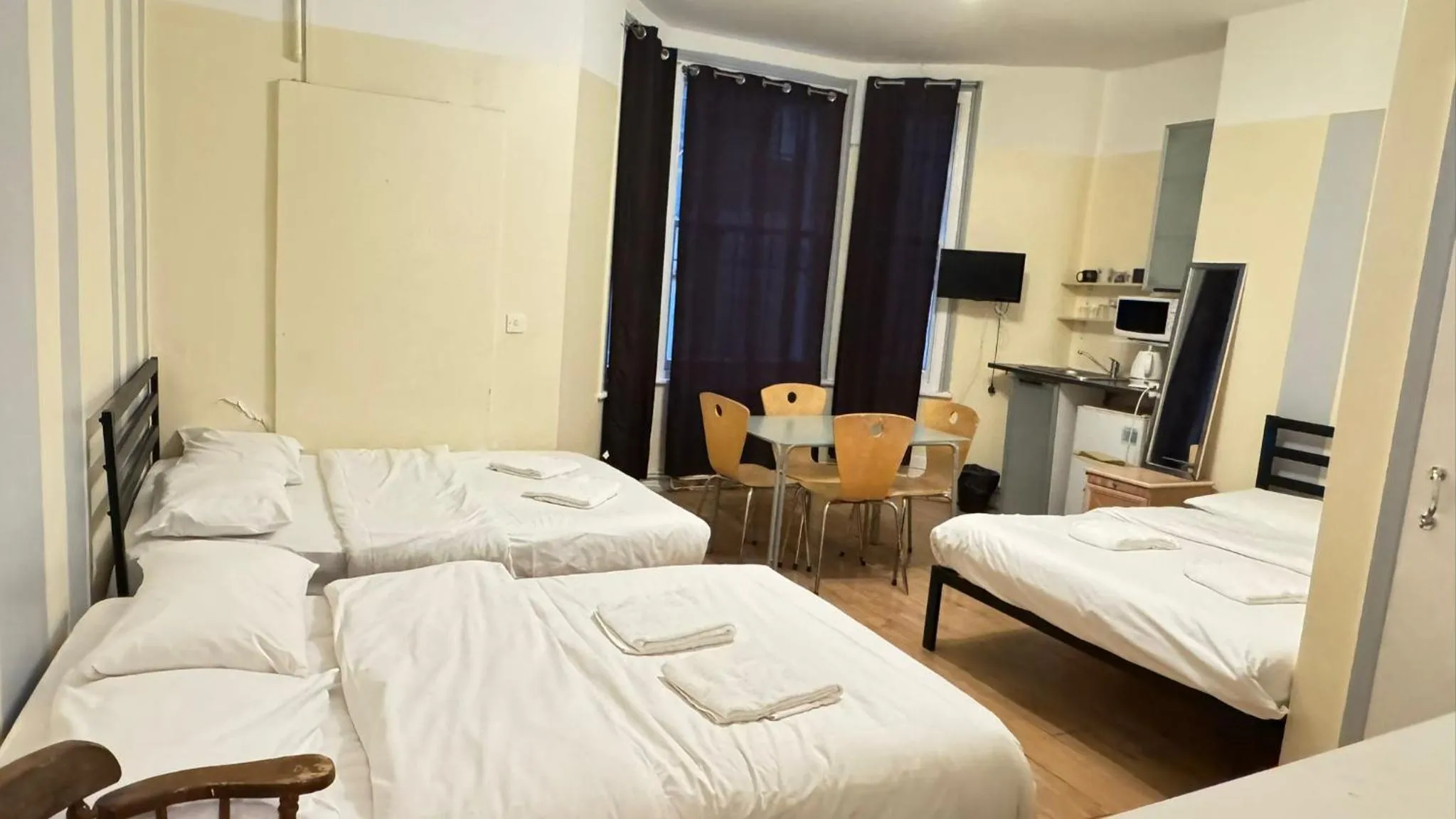 Photo of the whole room, Bed in Anwar House