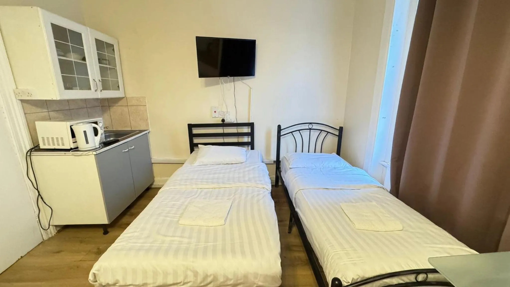 TV and multimedia, Bed in Anwar House