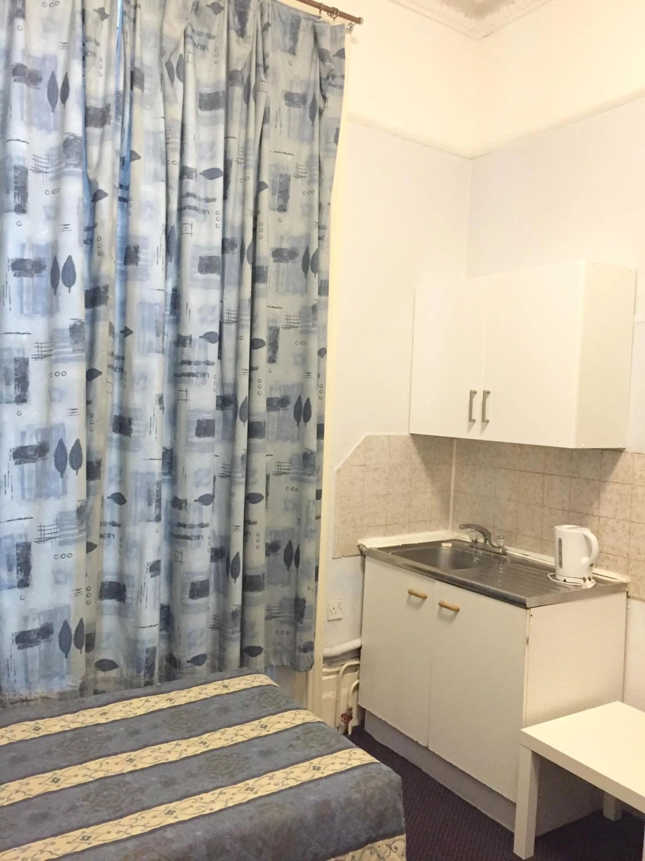 Kitchen or kitchenette, Bed in Anwar House