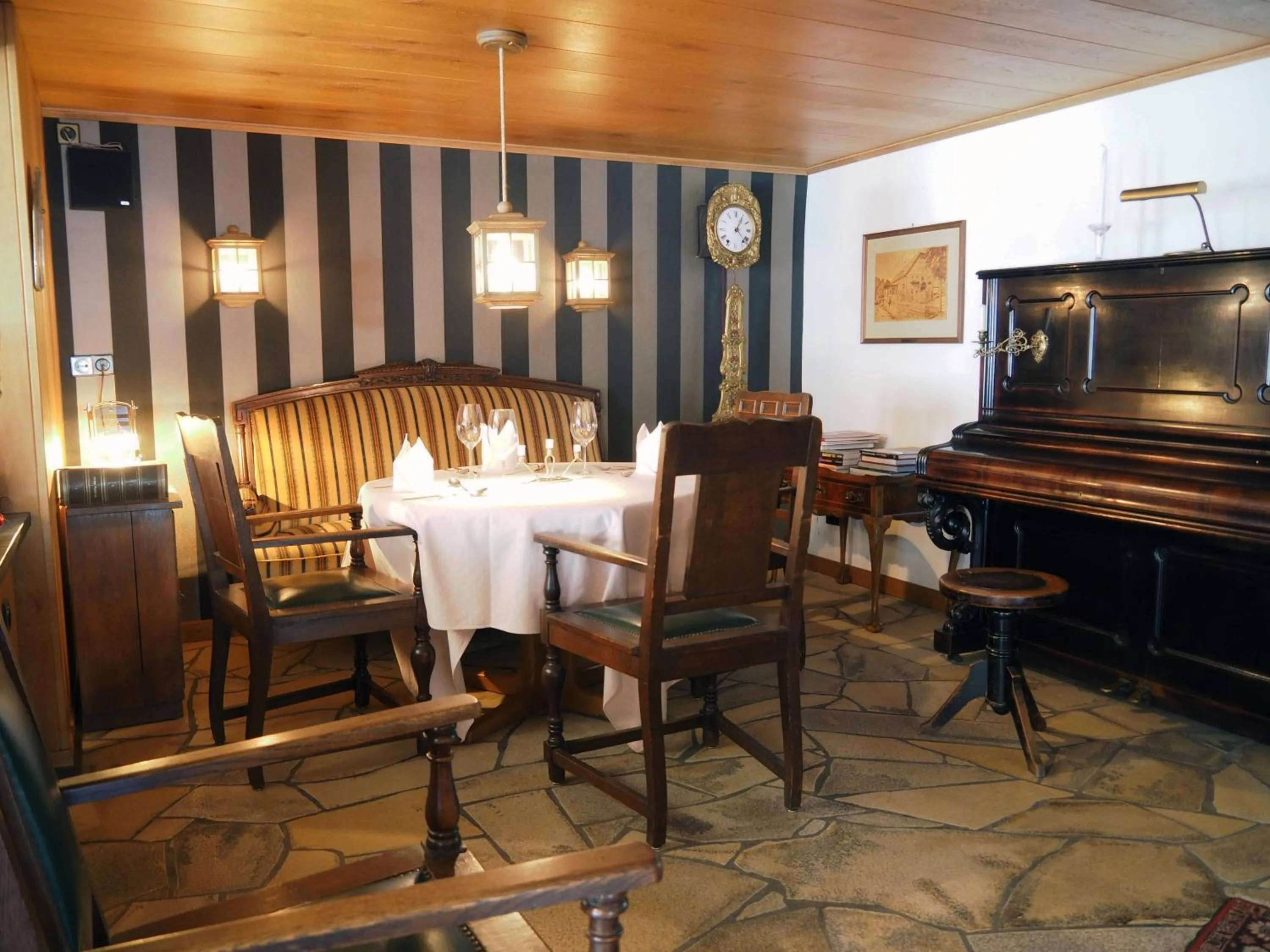 Communal lounge/ TV room in Schieferhof