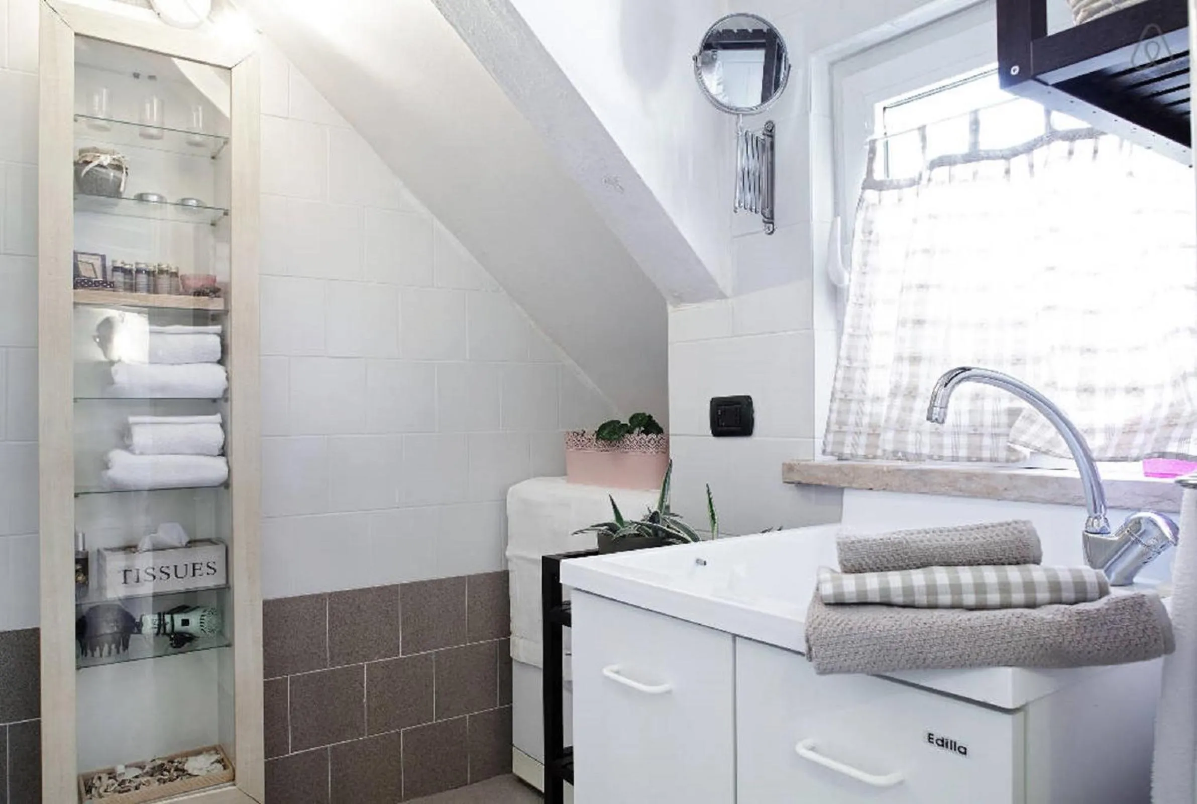 Bathroom, Bed in Casetta Bianca B&B