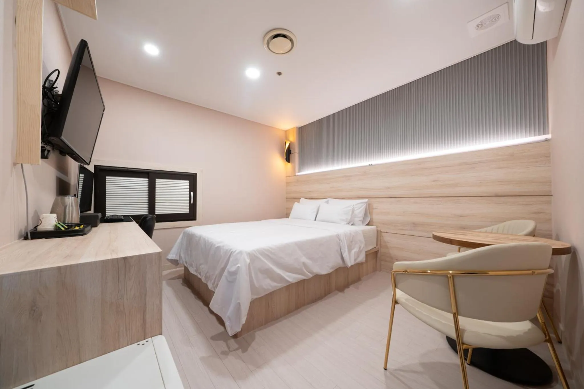 Decorative detail, Bed in Hwajeong Jun Hotel