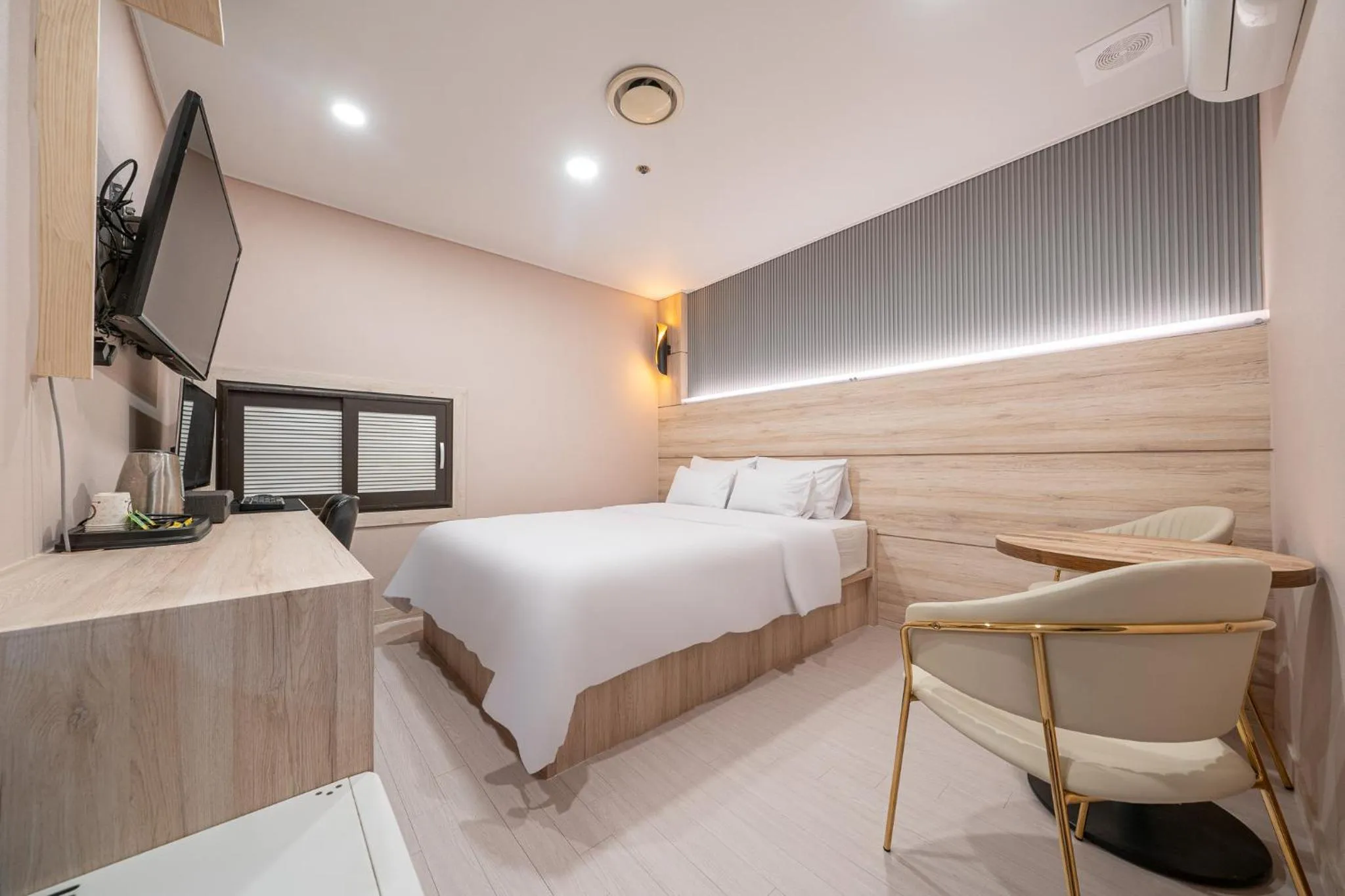 Bed in Hwajeong Jun Hotel