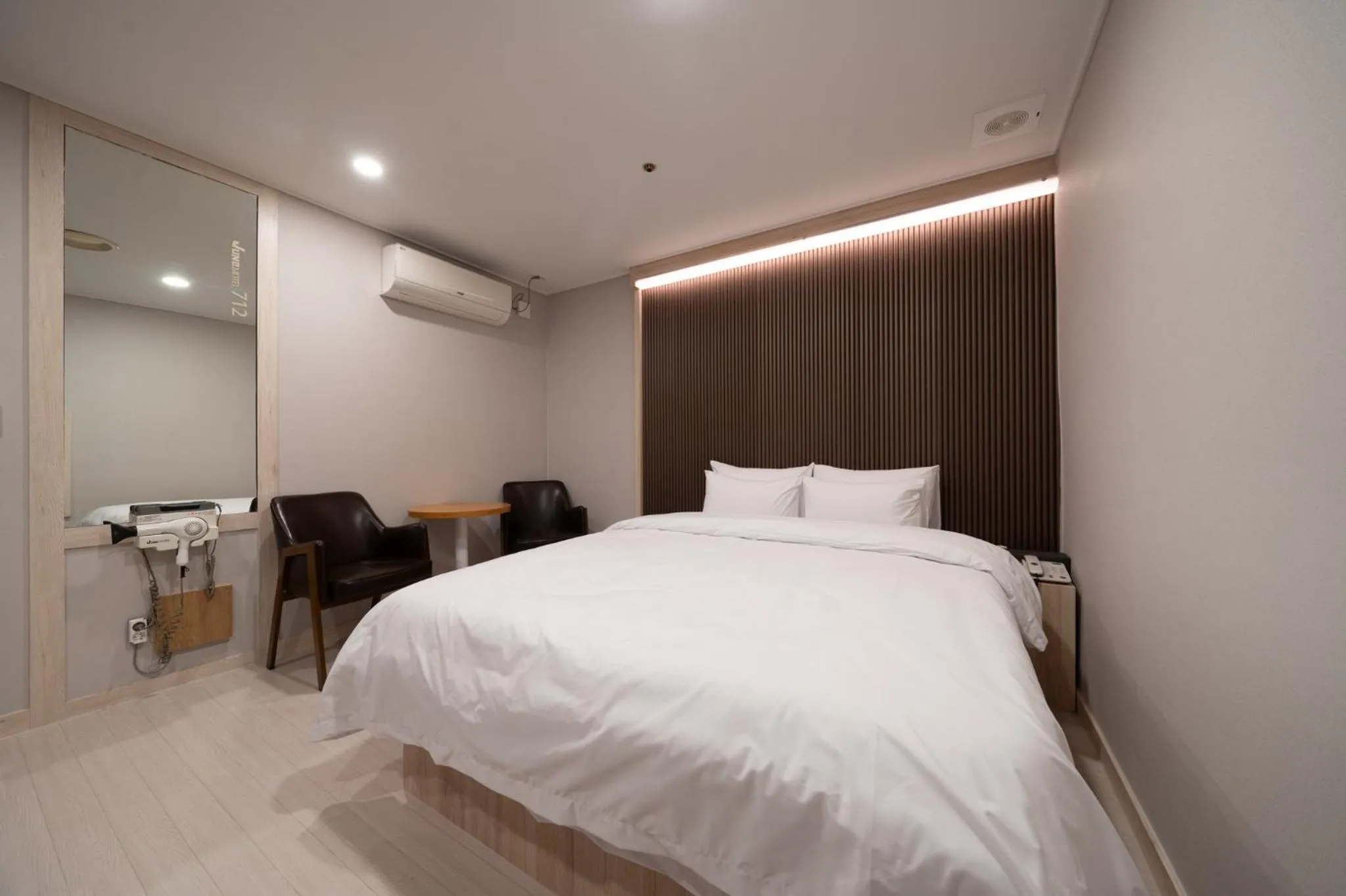 Bed in Hwajeong Jun Hotel