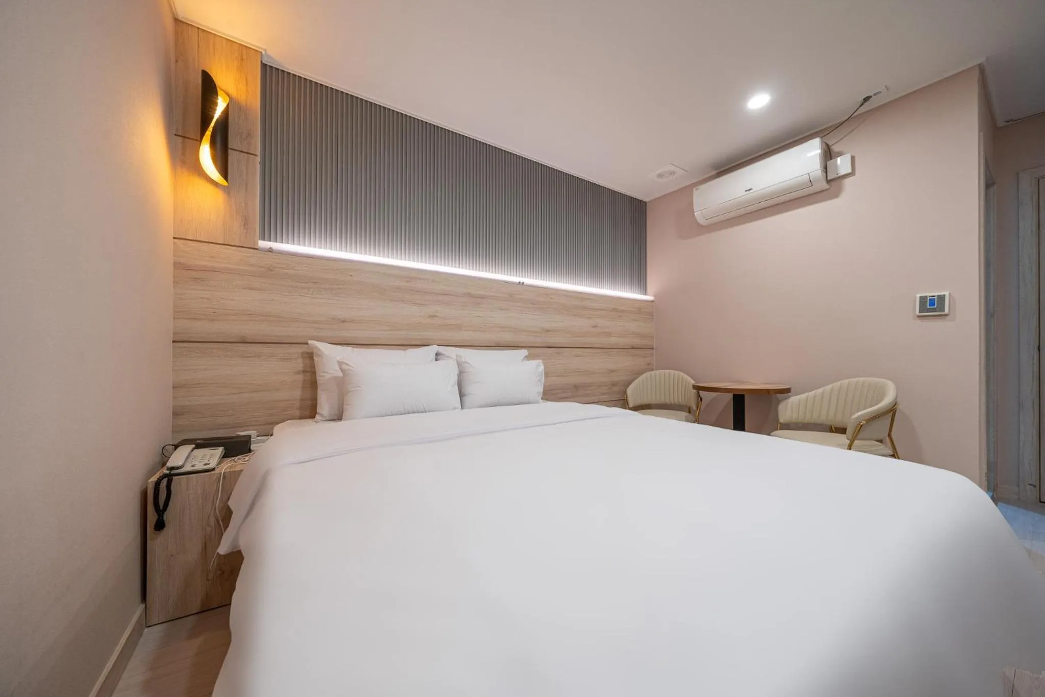 Bedroom, Bed in Hwajeong Jun Hotel