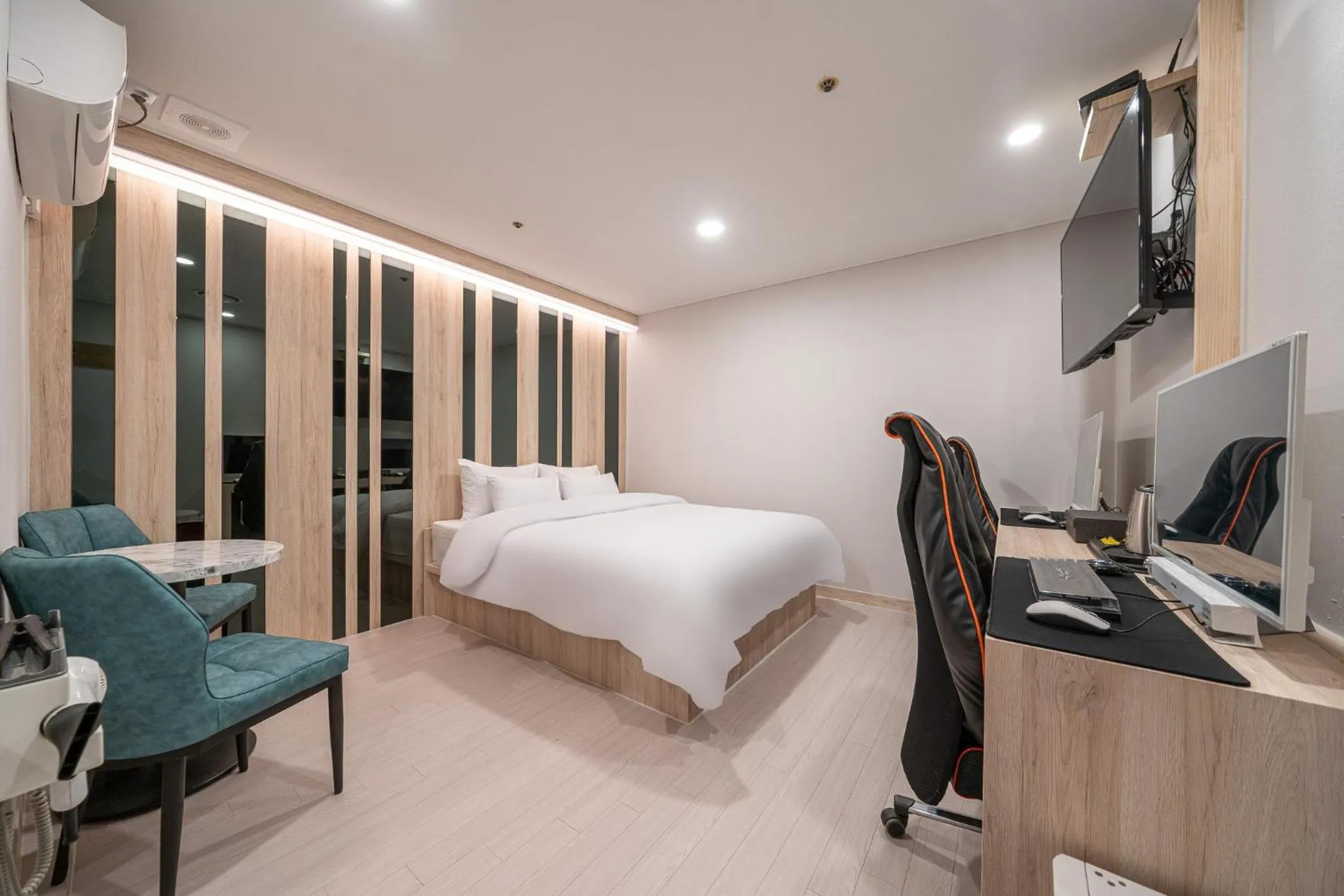 Decorative detail, Bed in Hwajeong Jun Hotel