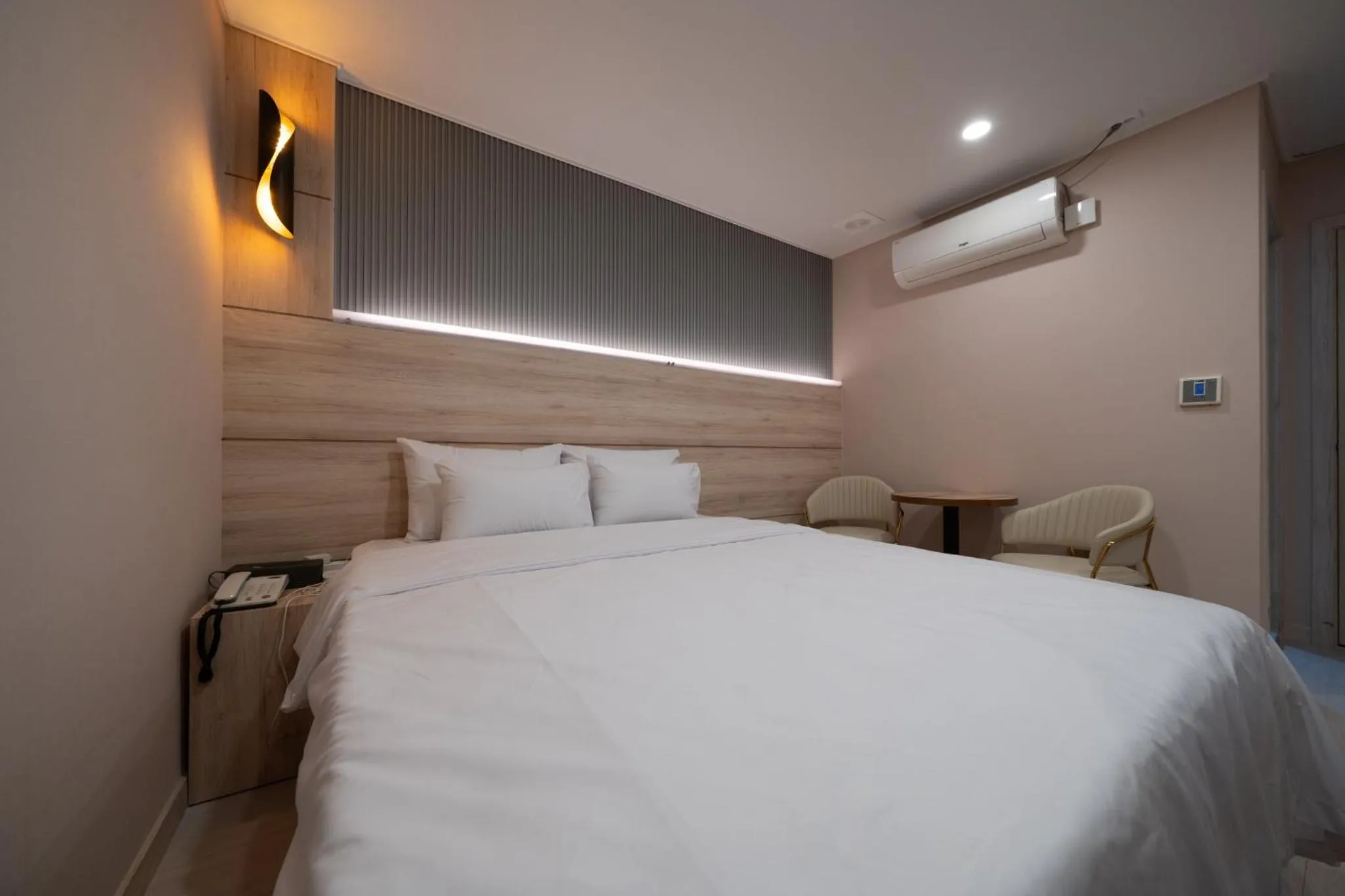 Bed in Hwajeong Jun Hotel