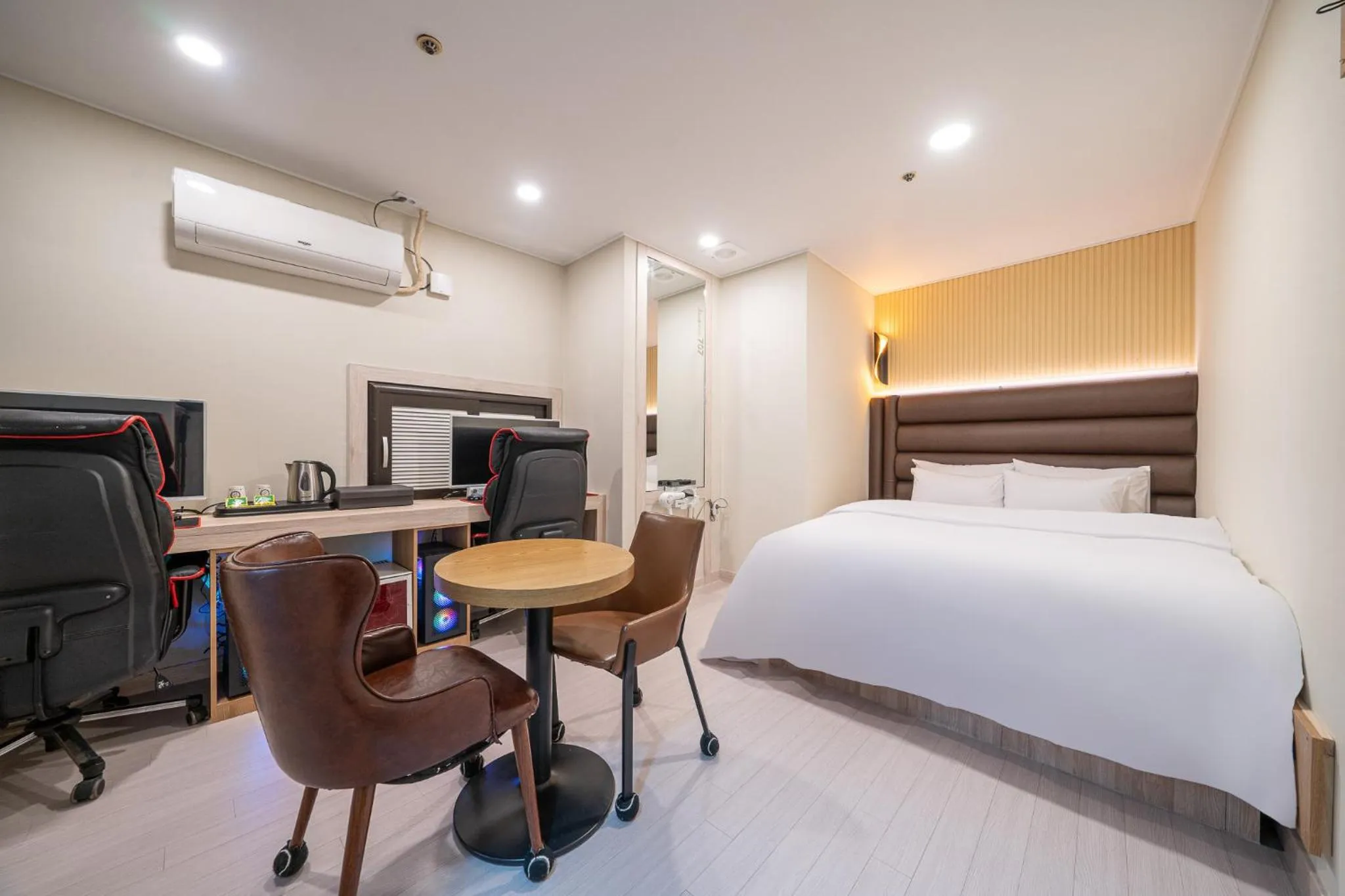 Photo of the whole room, Bed in Hwajeong Jun Hotel