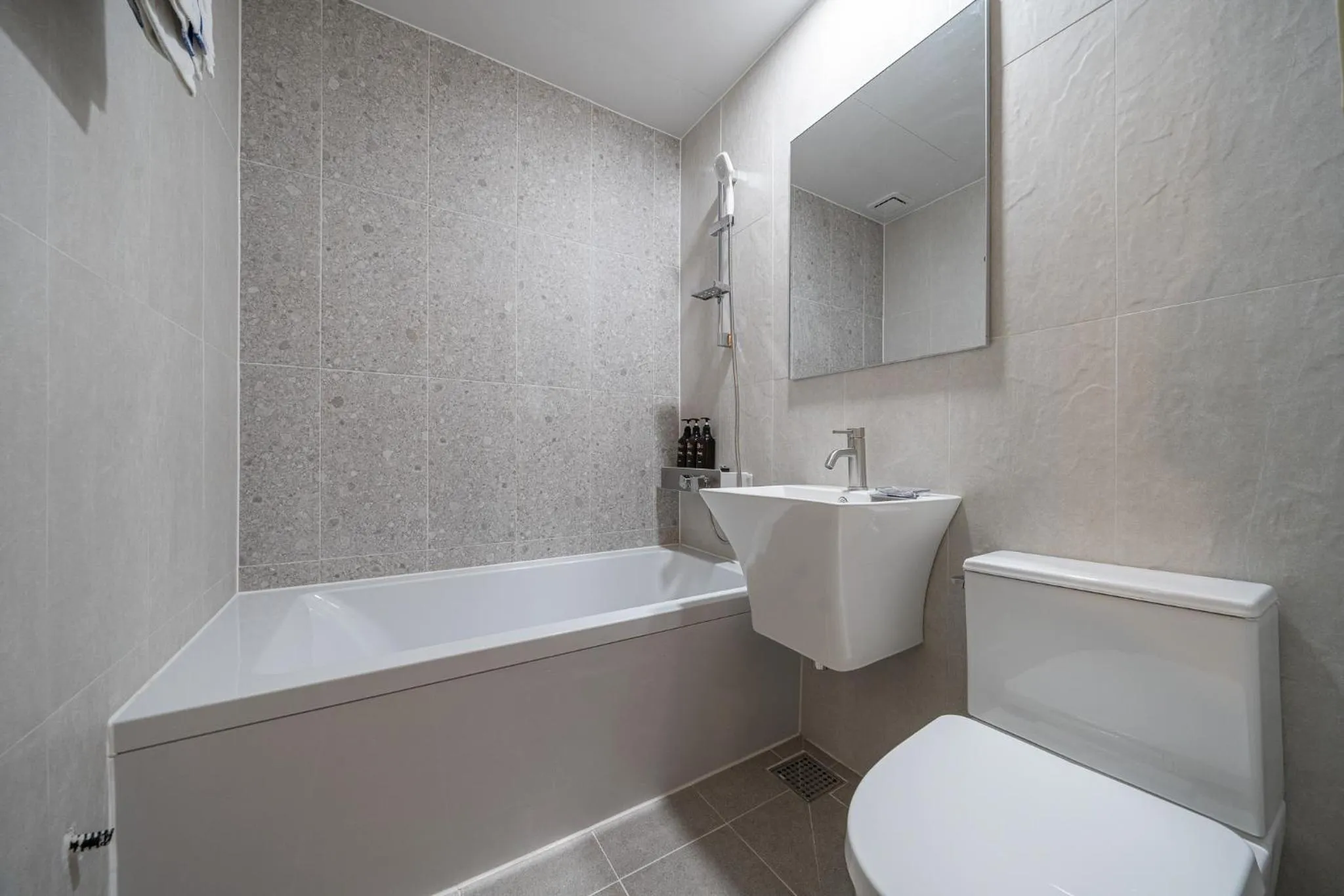 Toilet in Hwajeong Jun Hotel