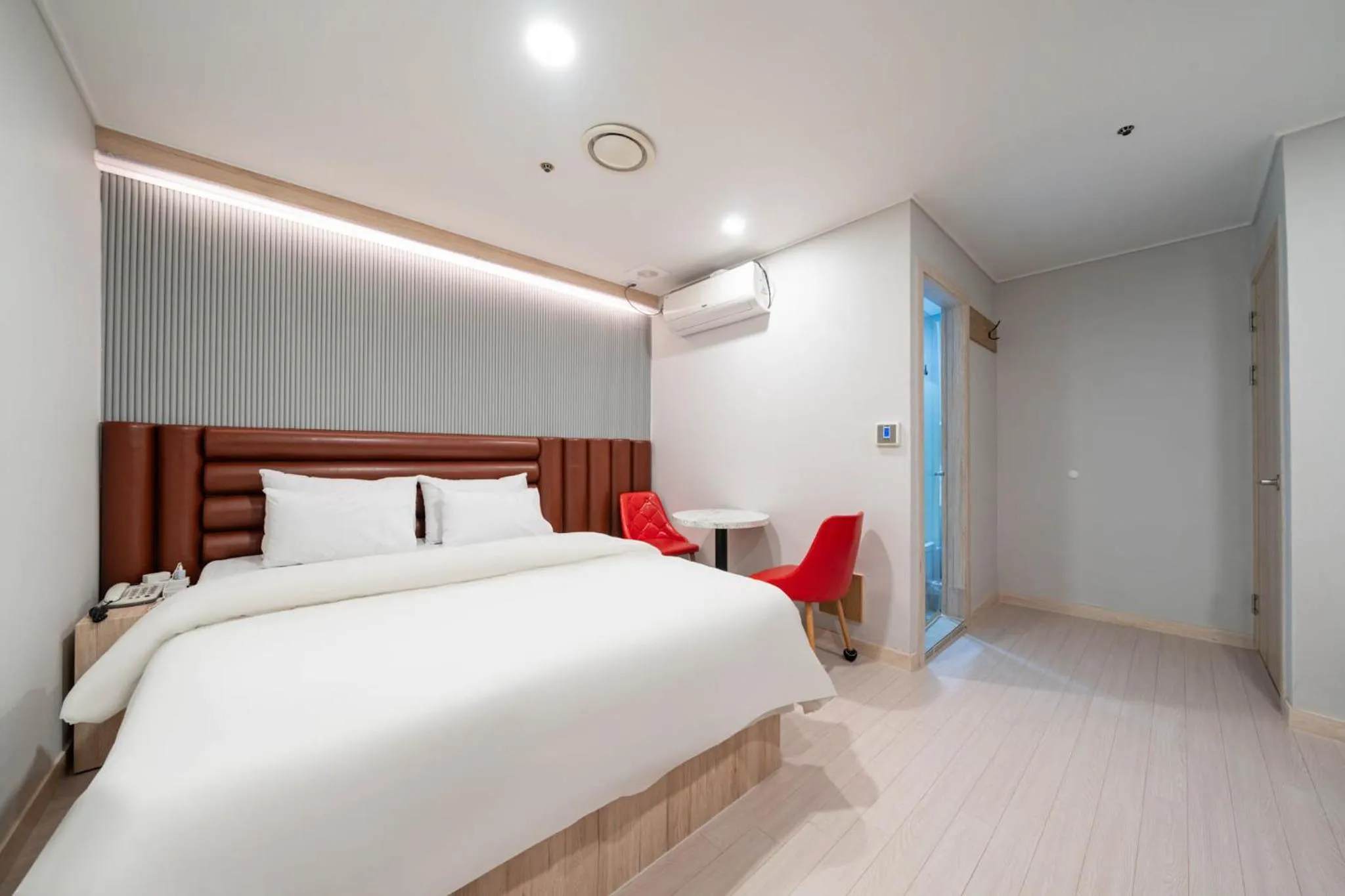 Bed in Hwajeong Jun Hotel