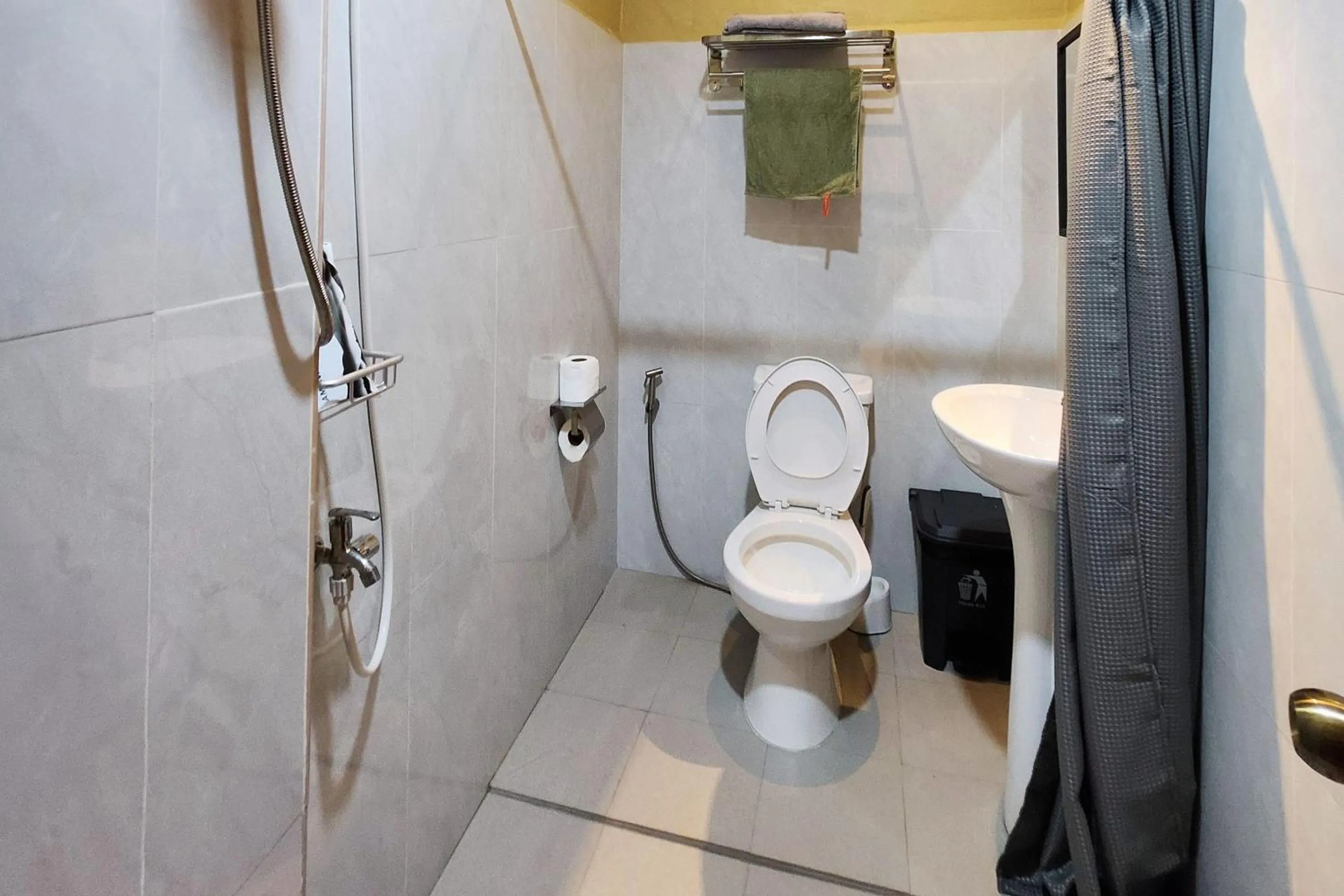 Freddo Studio Apartelle