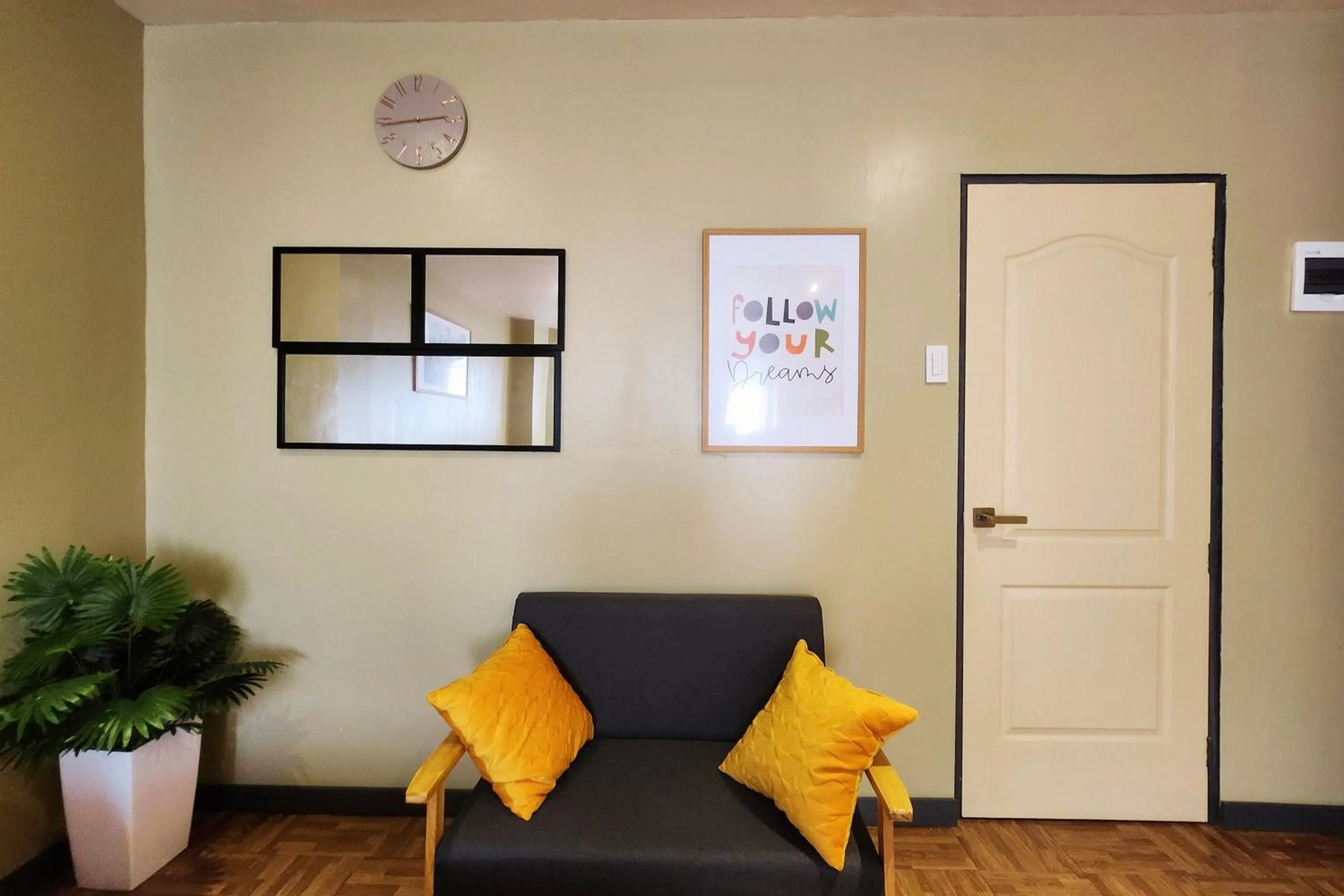 Freddo Studio Apartelle