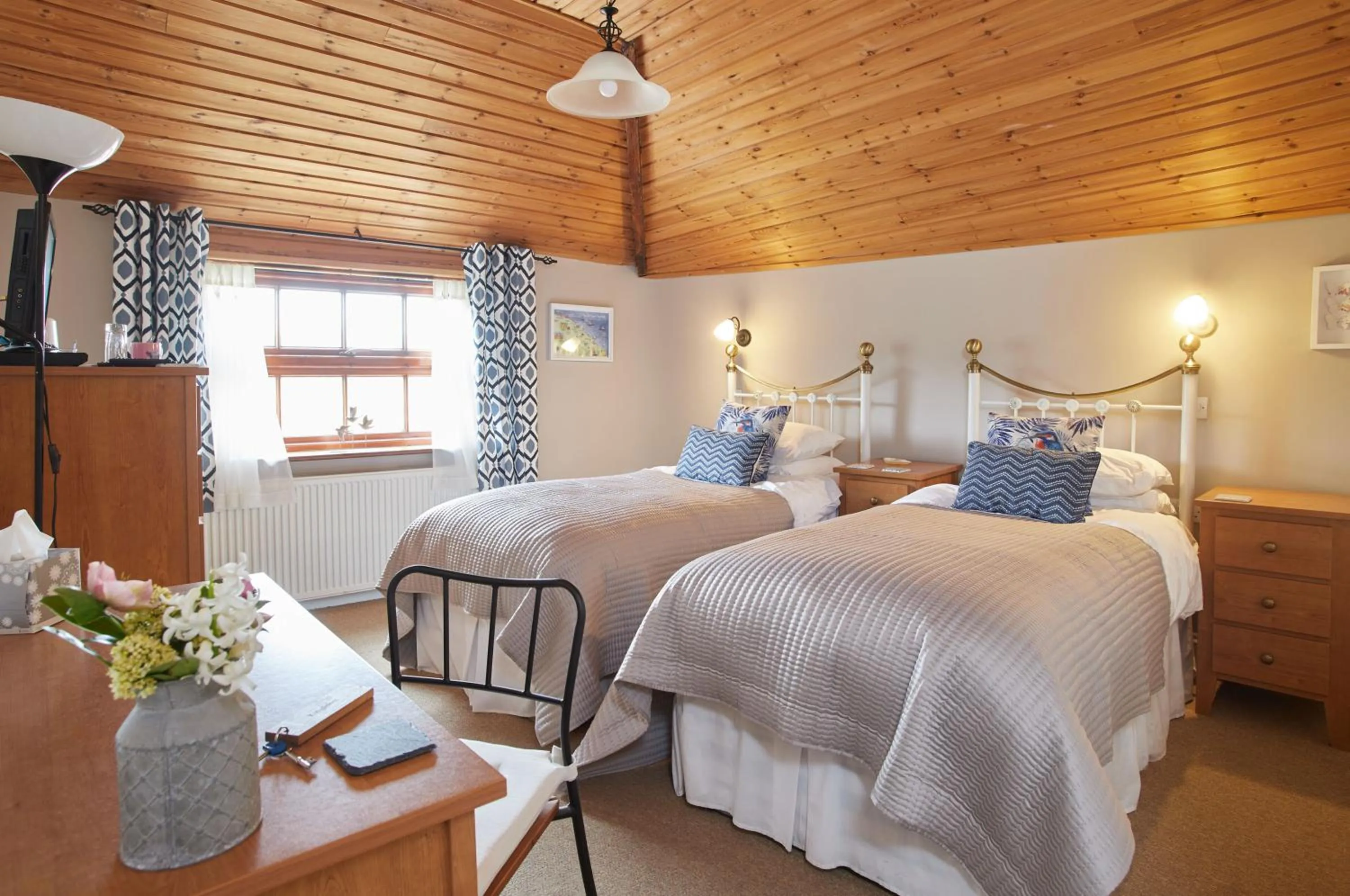 Photo of the whole room, Bed in Dairy Barns