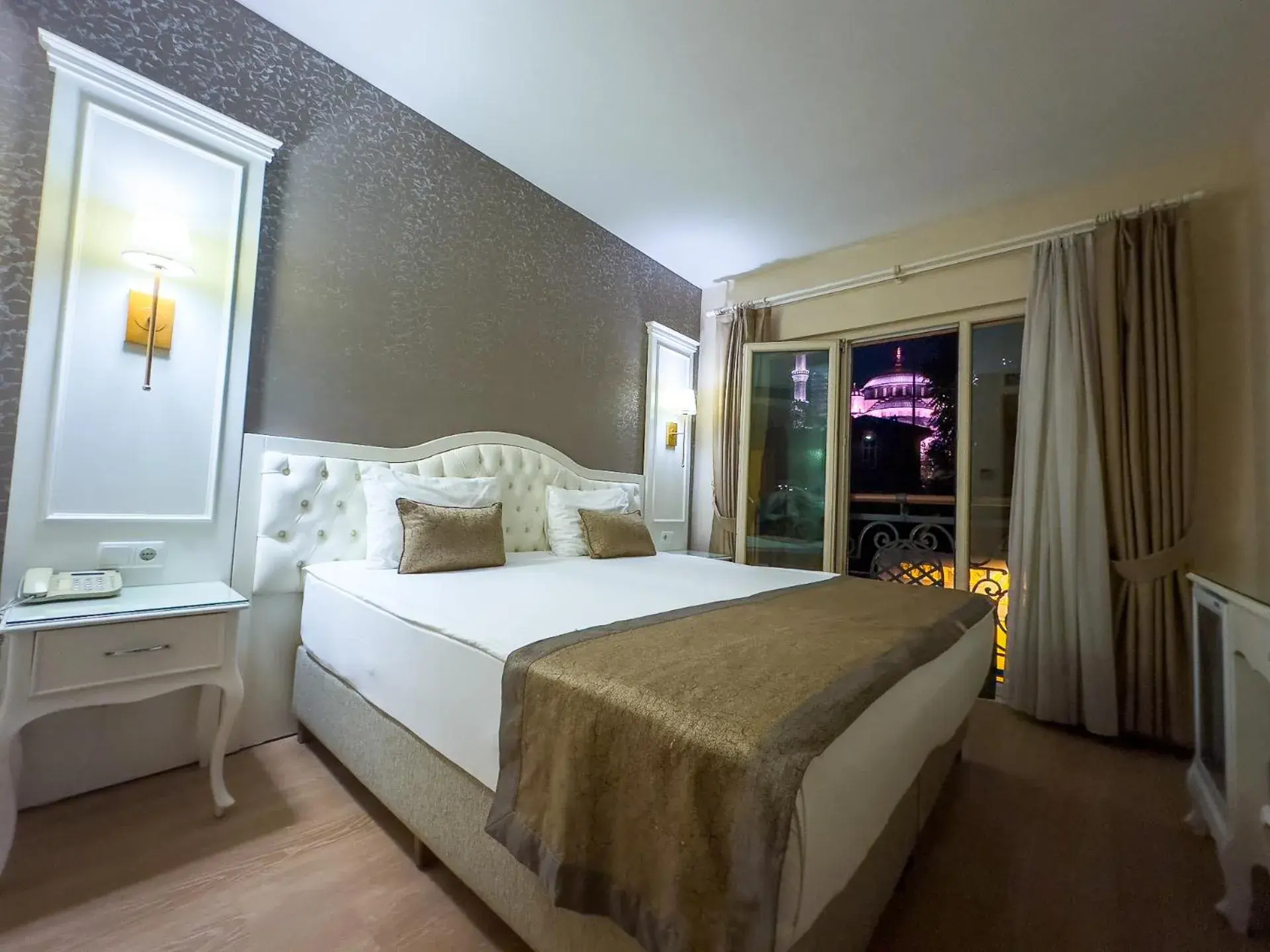 Deluxe Double or Twin Room in Sarnic Hotel & Sarnic Premier Hotel(Ottoman Mansion) Deluxe Double or Twin Room in Sarnic Hotel & Sarnic Premier Hotel(Ottoman Mansion)