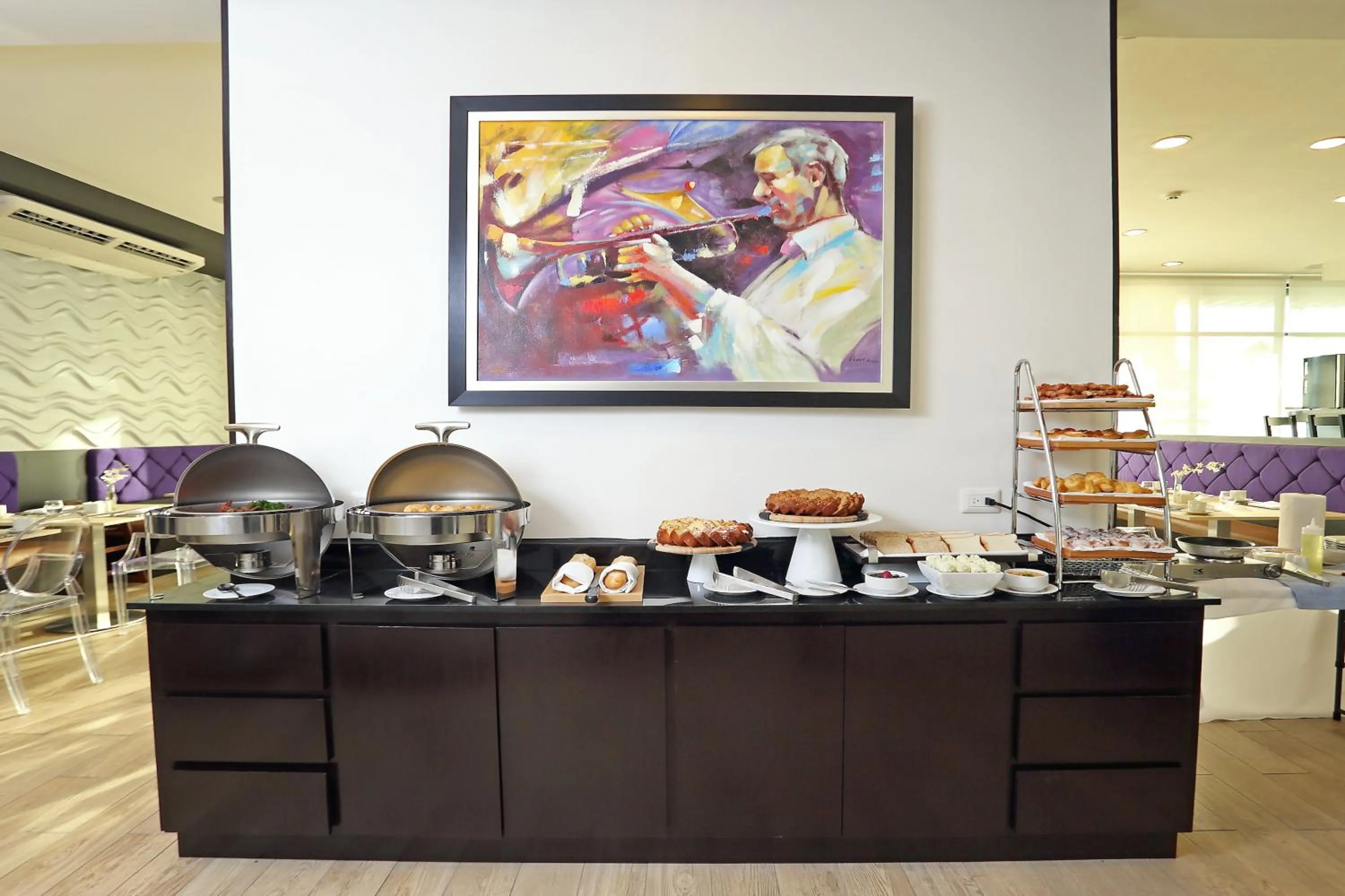 Dining area in Aranjuez Hotel & Suites
