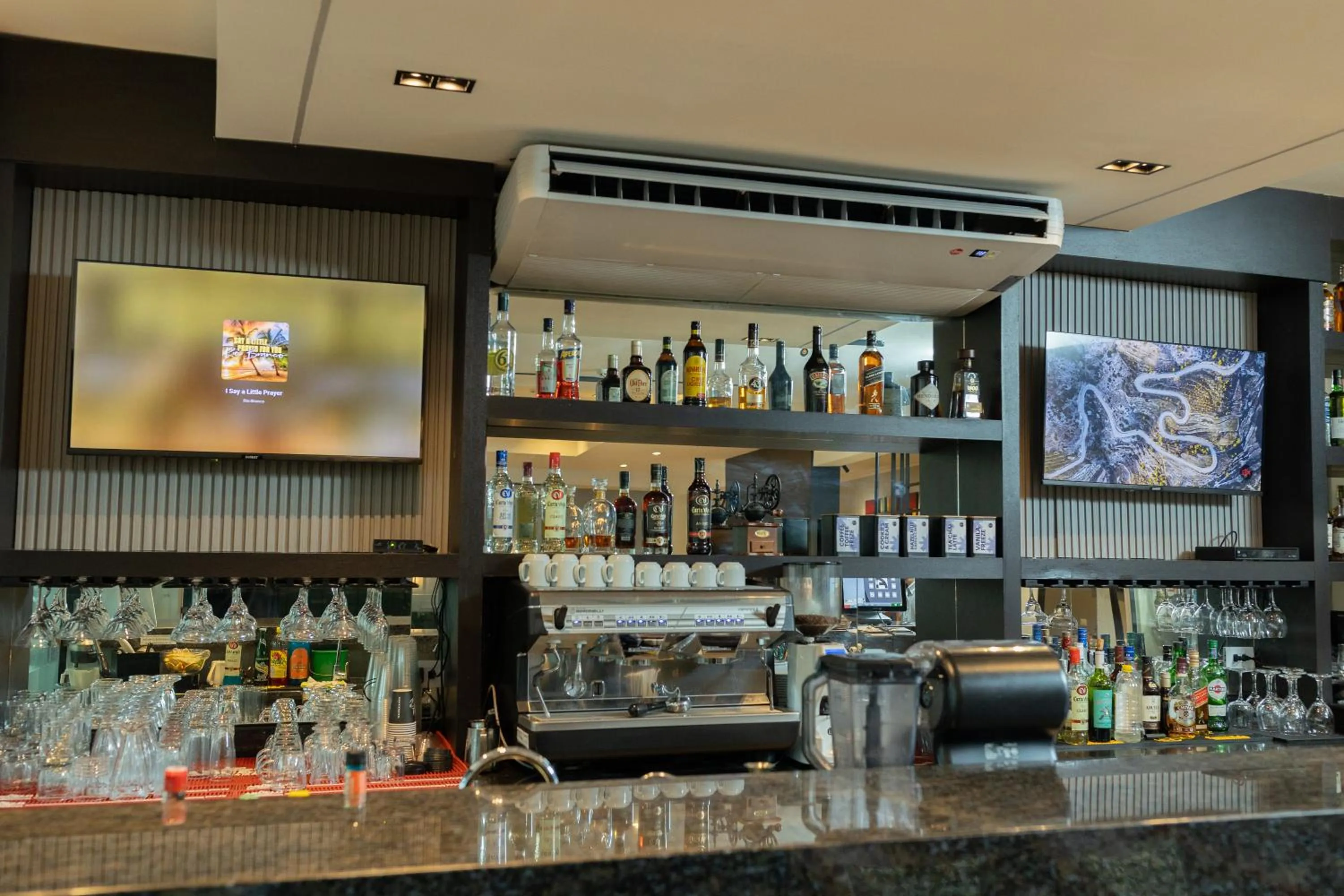 Lounge or bar in Aranjuez Hotel & Suites