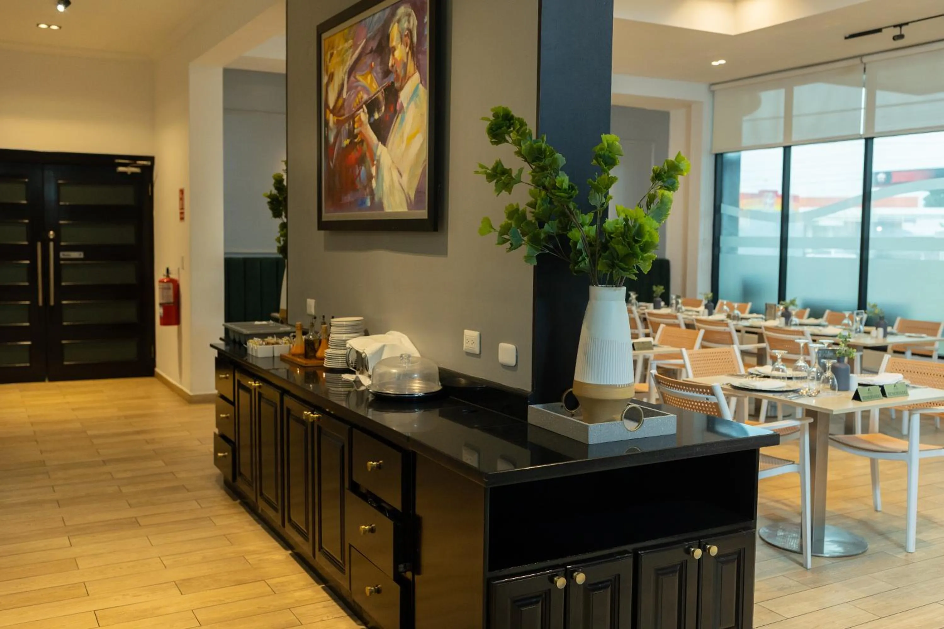 Restaurant/places to eat in Aranjuez Hotel & Suites