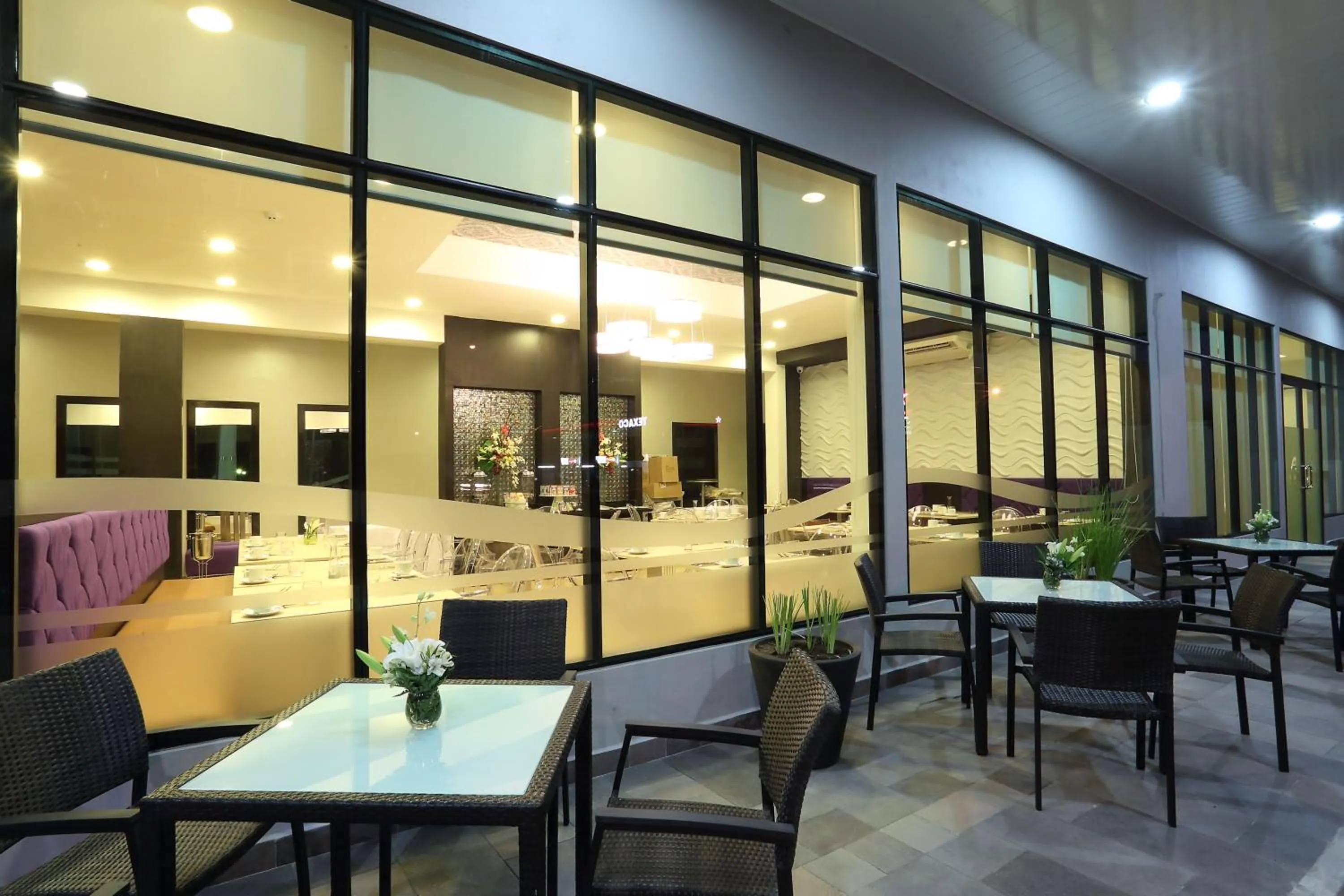 Facade/entrance in Aranjuez Hotel & Suites