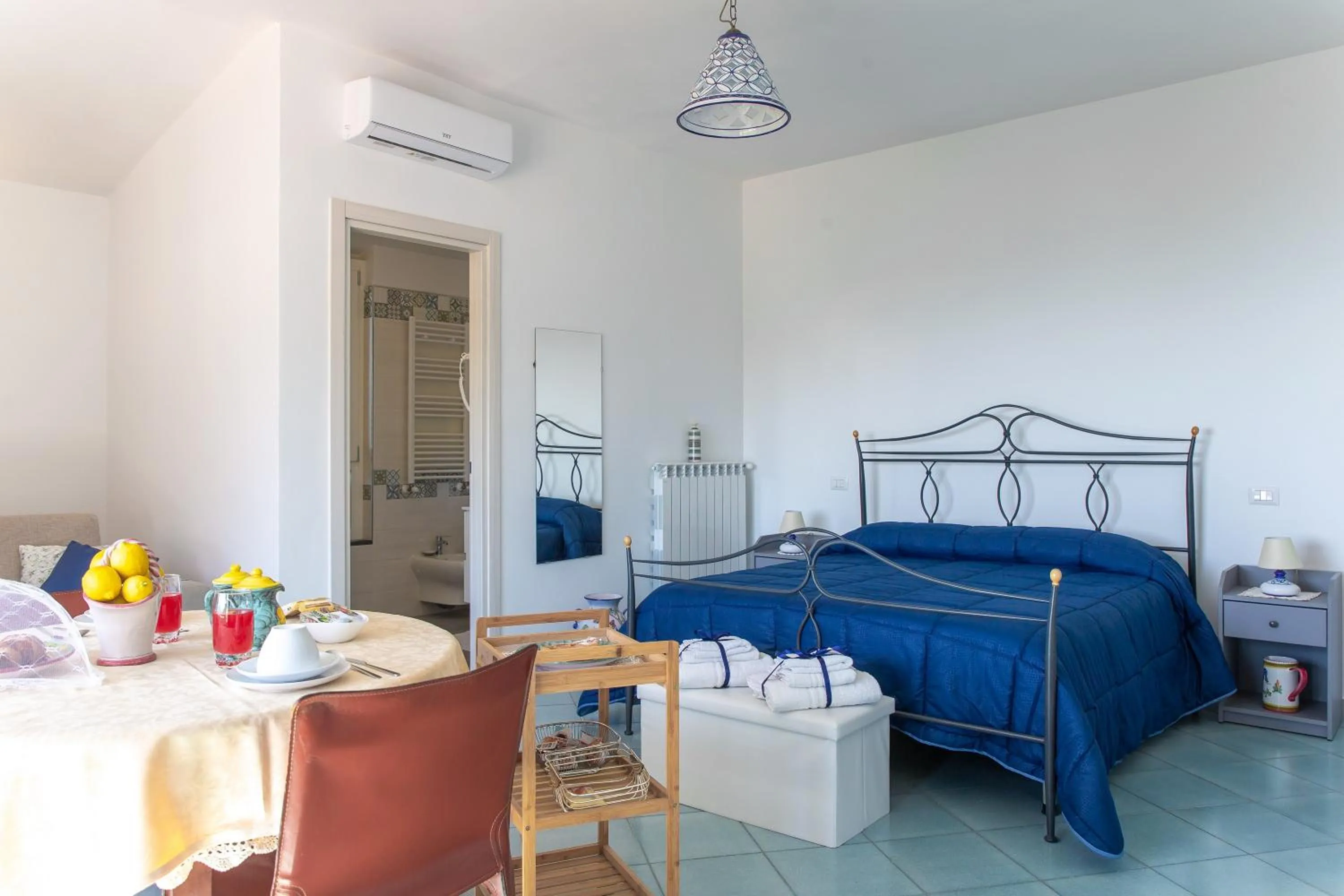 Photo of the whole room, Bed in Villa Fontana Limite