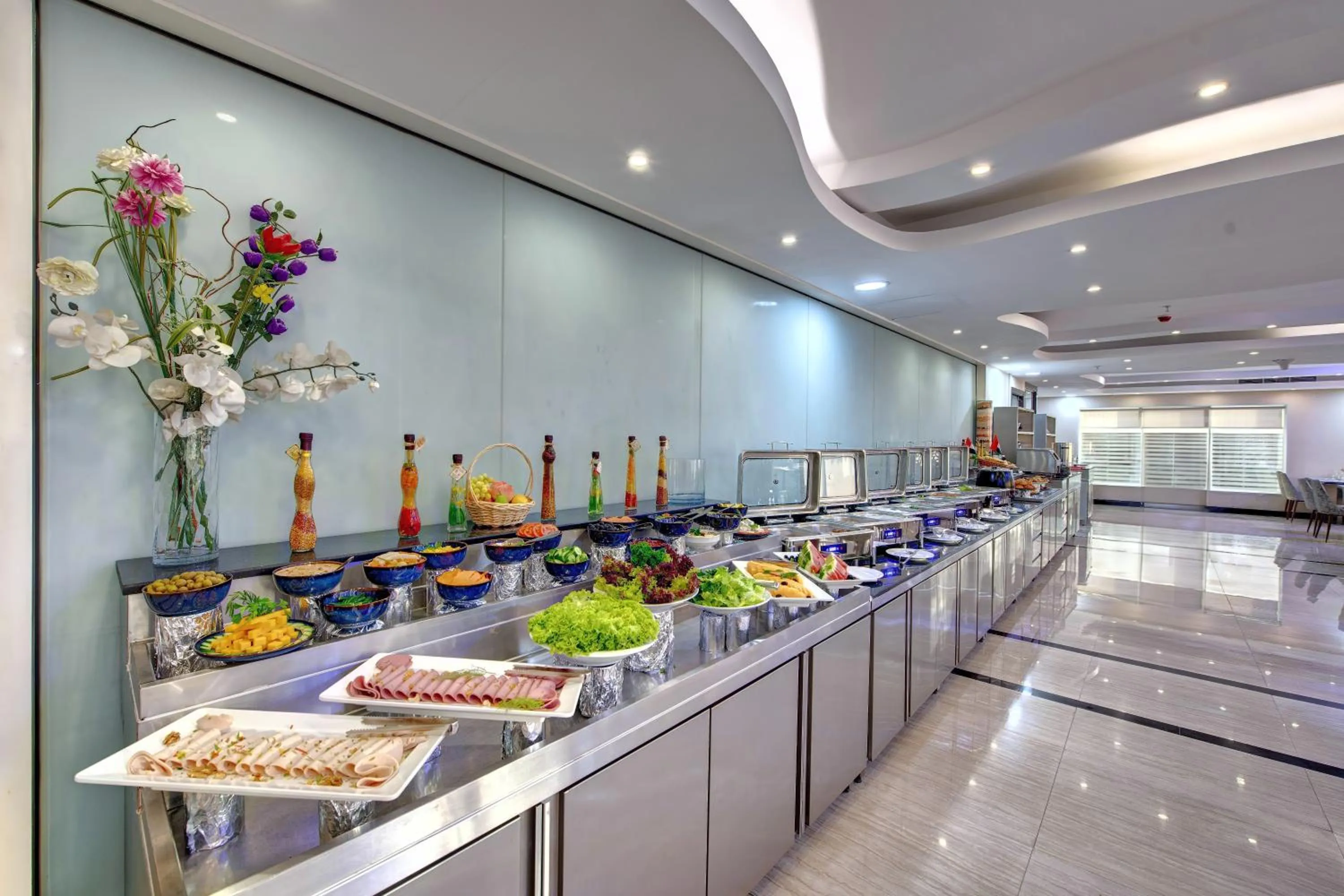 Restaurant/places to eat in City Stay Hotel Expo Centre