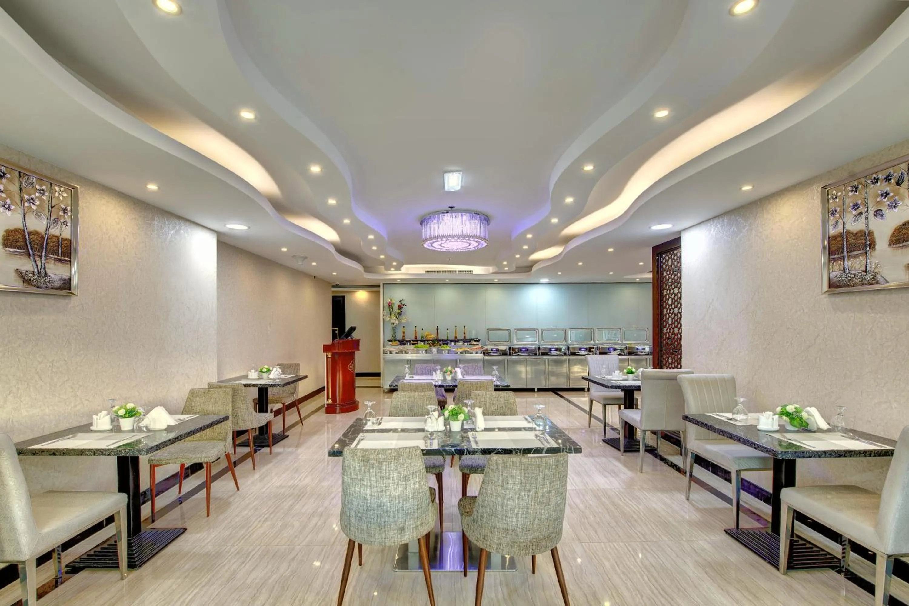 Restaurant/places to eat in City Stay Hotel Expo Centre