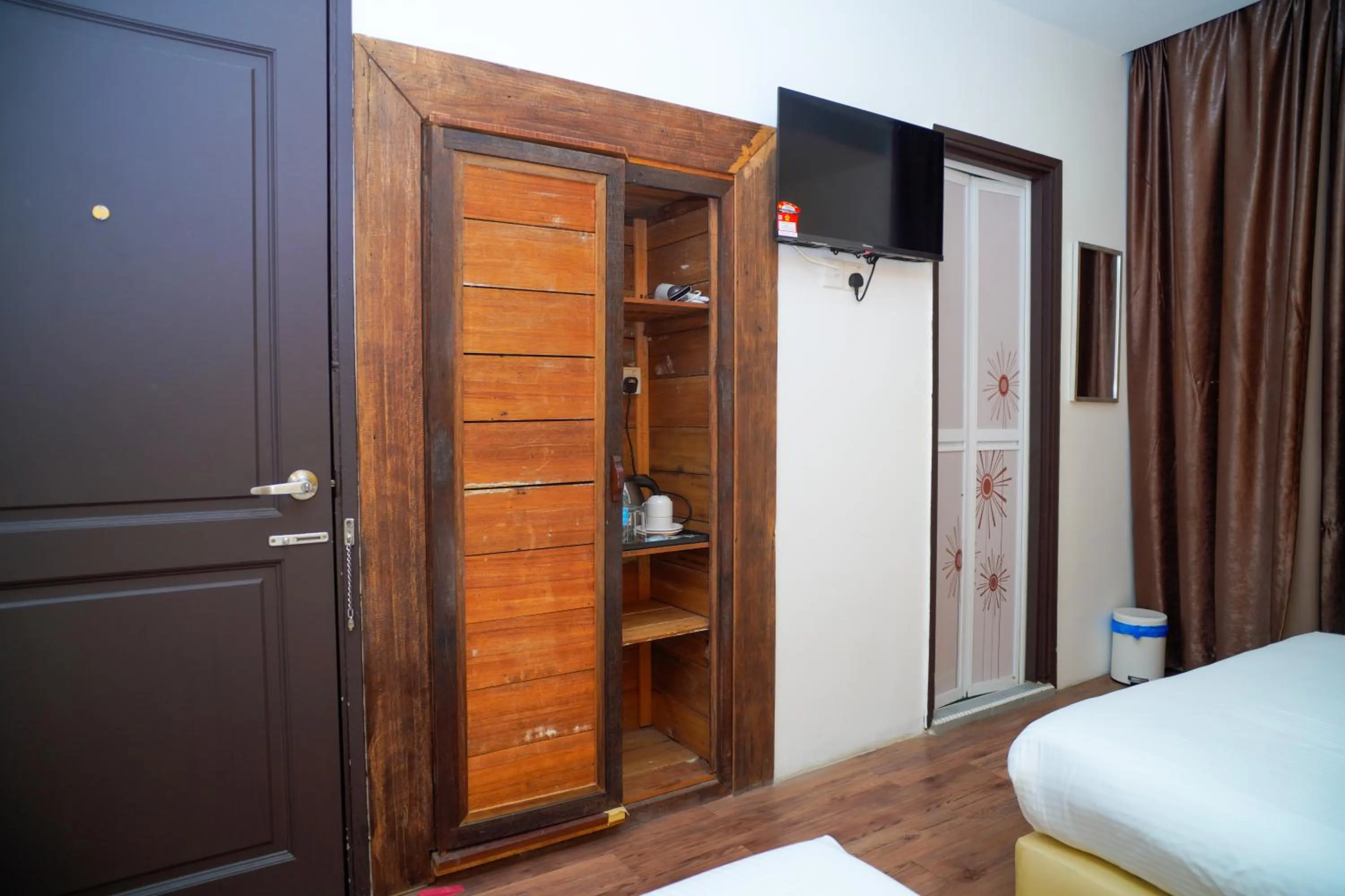wardrobe, Bed in Redstone Boutique Hotel Kuala Lumpur