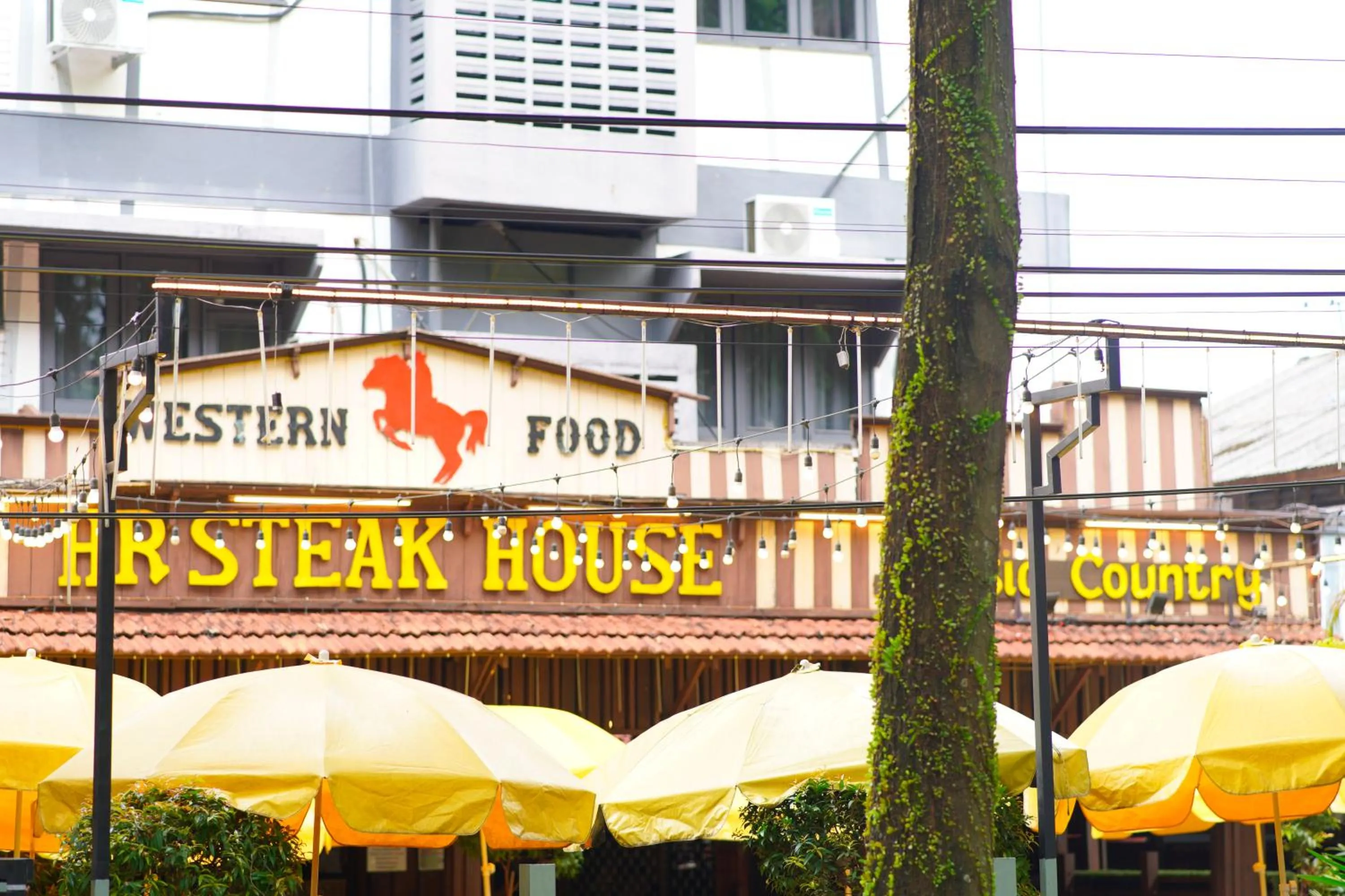 Restaurant/places to eat in Redstone Boutique Hotel Kuala Lumpur