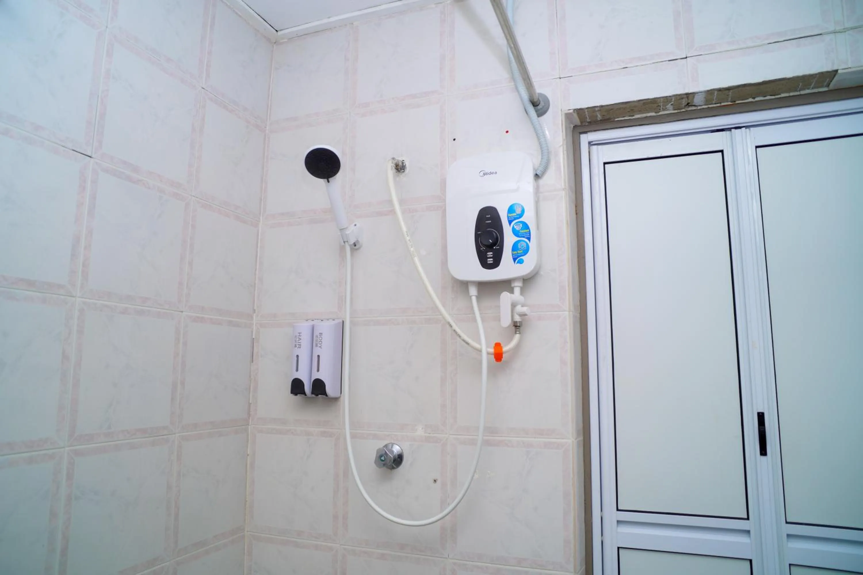 Shower in Redstone Boutique Hotel Kuala Lumpur