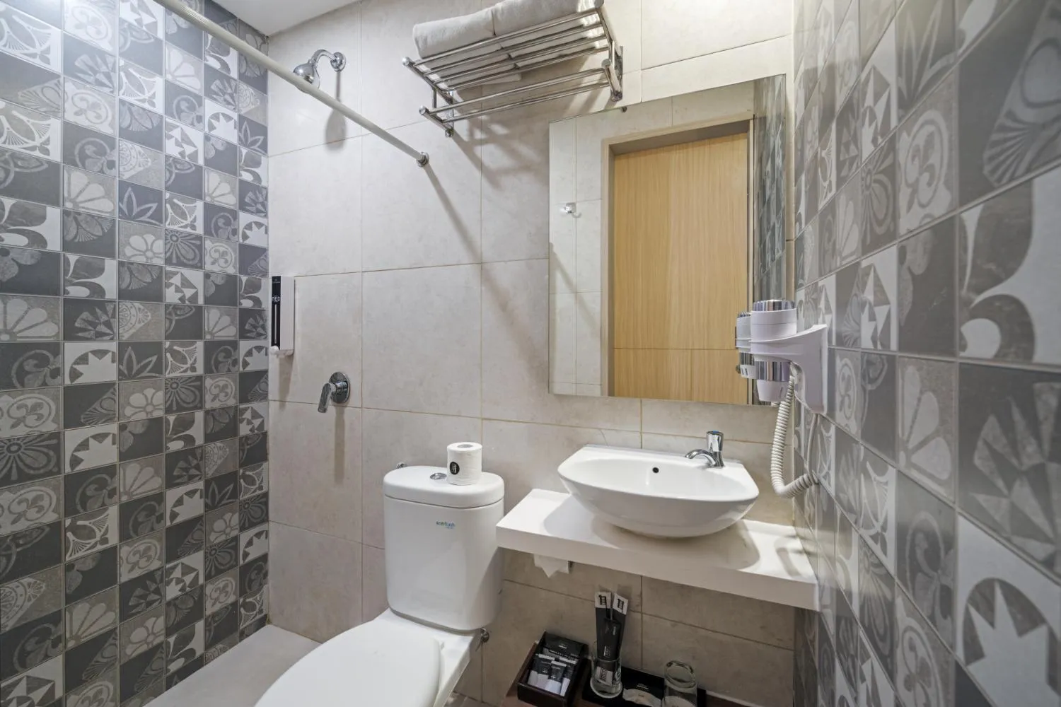 Bathroom in Hotel Neo Plus Airport Jakarta