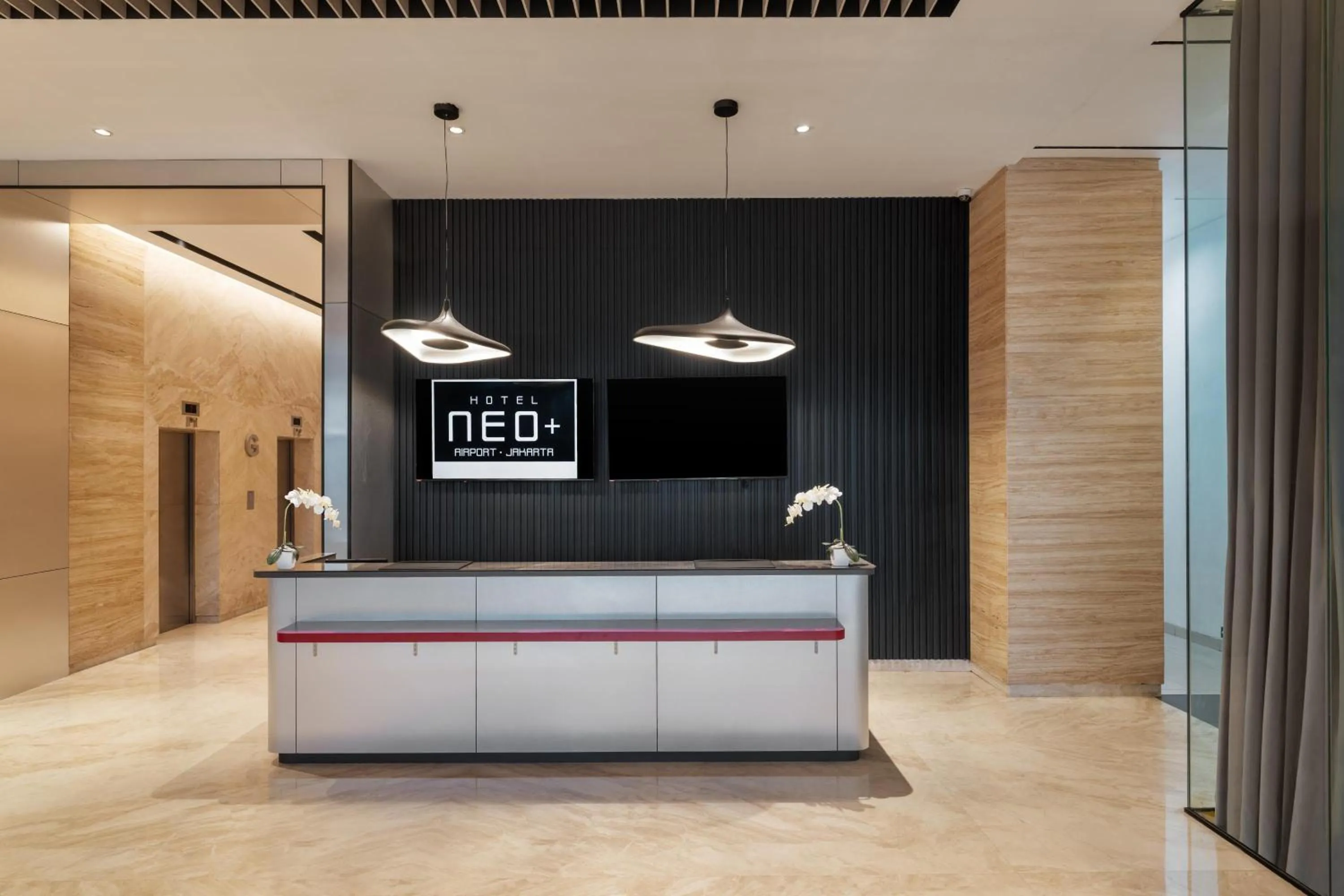 Lobby or reception in Hotel Neo Plus Airport Jakarta