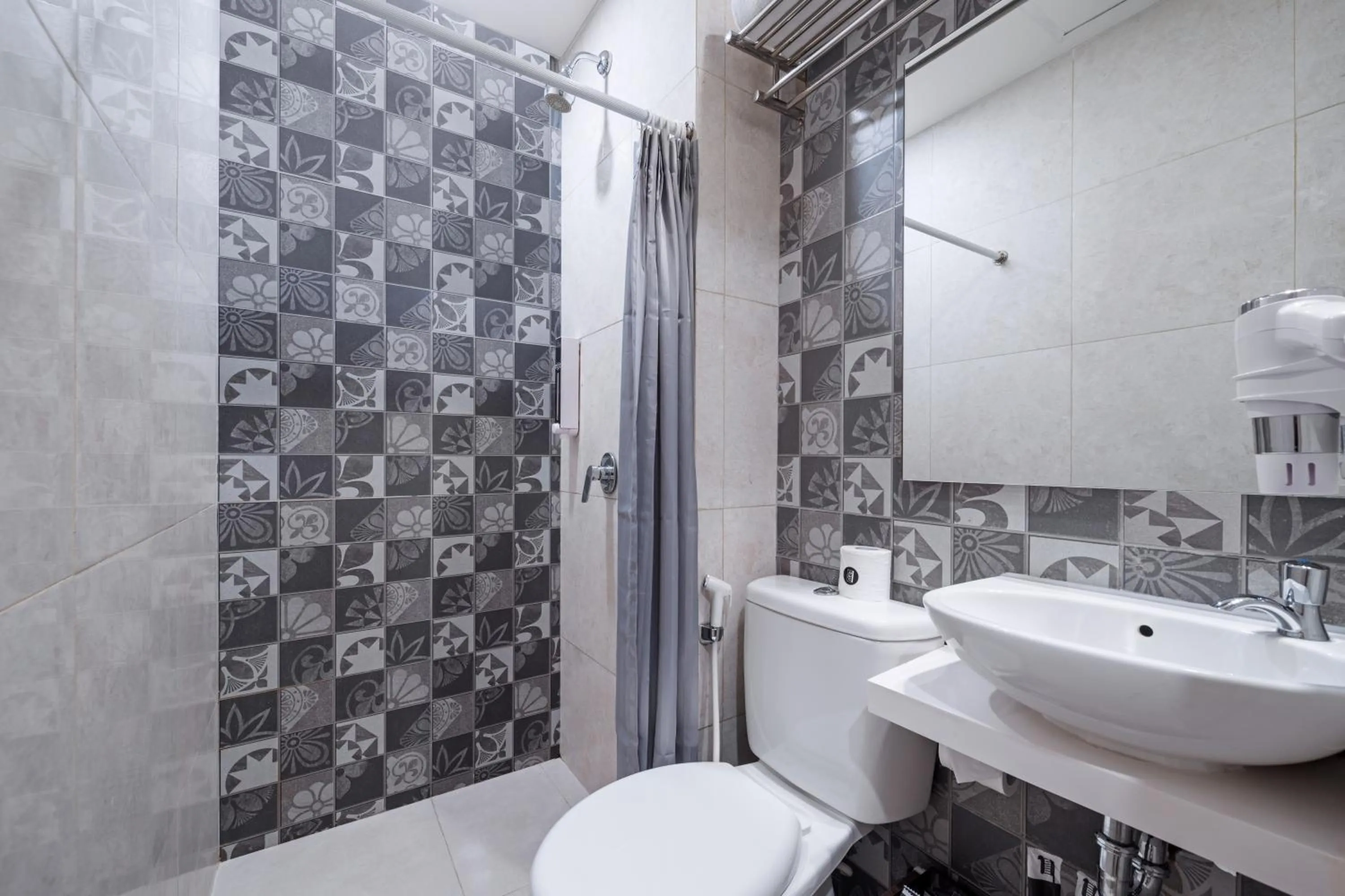 Toilet in Hotel Neo Plus Airport Jakarta