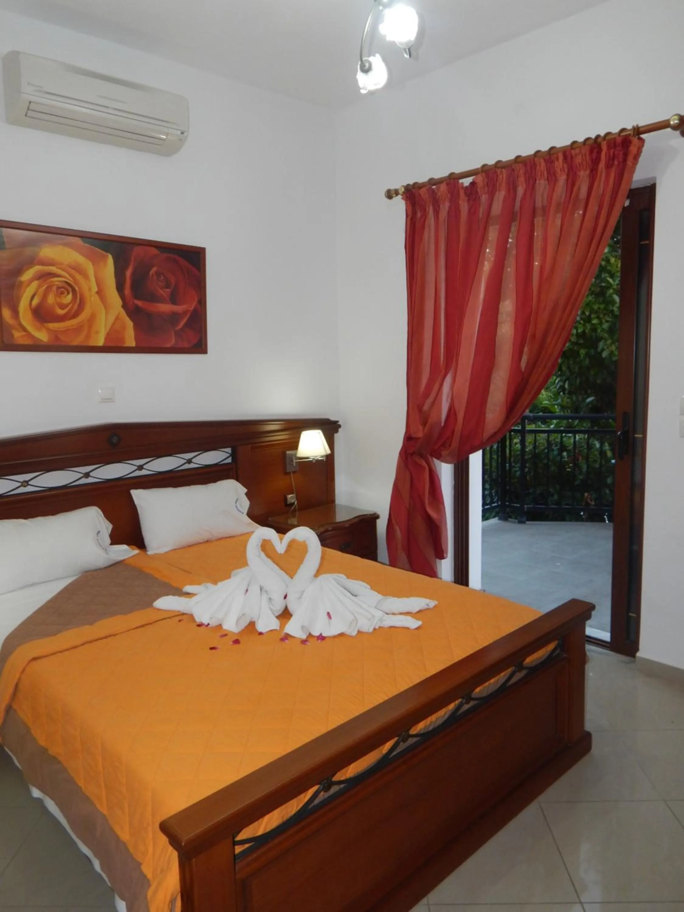 Photo of the whole room, Bed in Kalloni village apartments