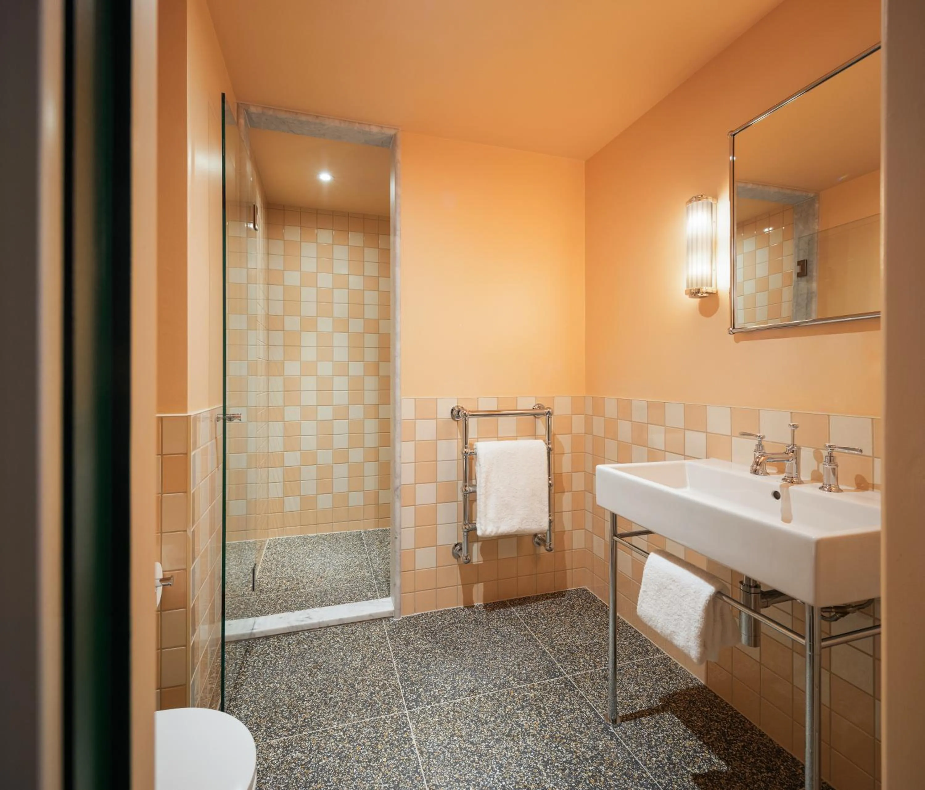 Shower in The July - London Victoria