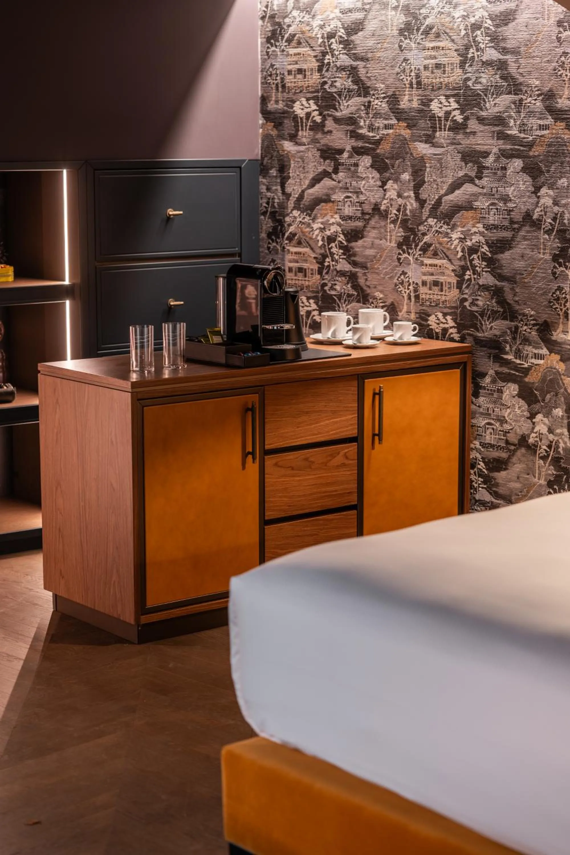 Coffee/tea facilities, Bed in The Goethe Hotel - Small Luxury Hotels of the World