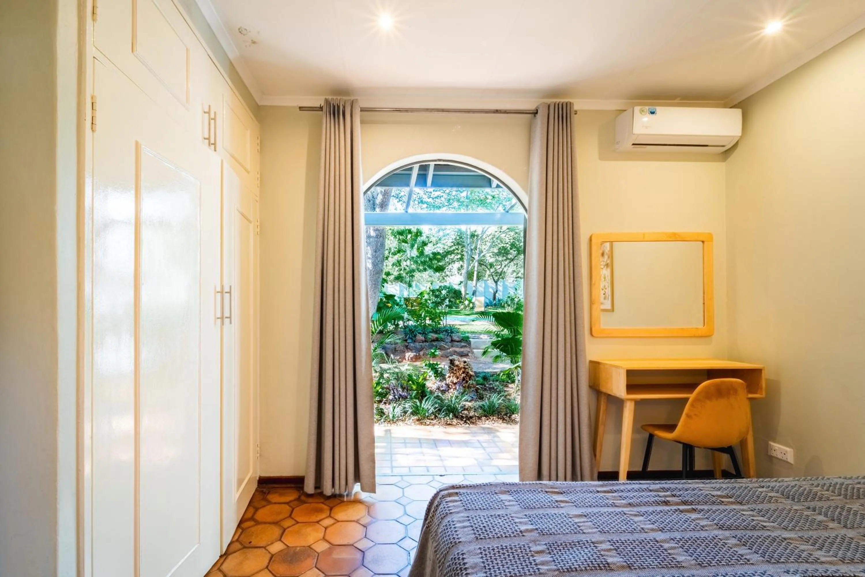 Bedroom, Bed in Zimbara