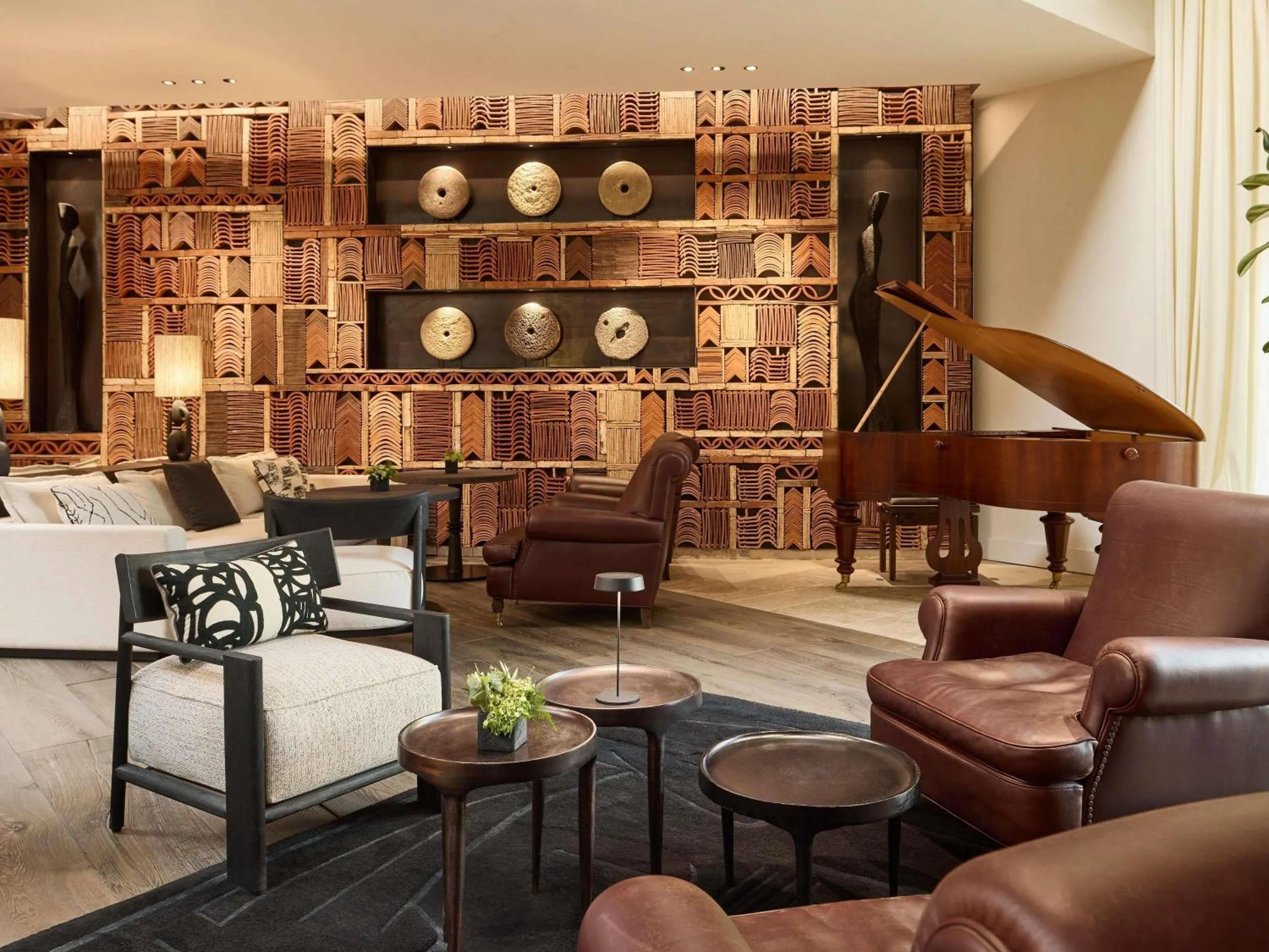 Lounge or bar in L'Isle de Leos Hotel & Spa - MGallery Collection