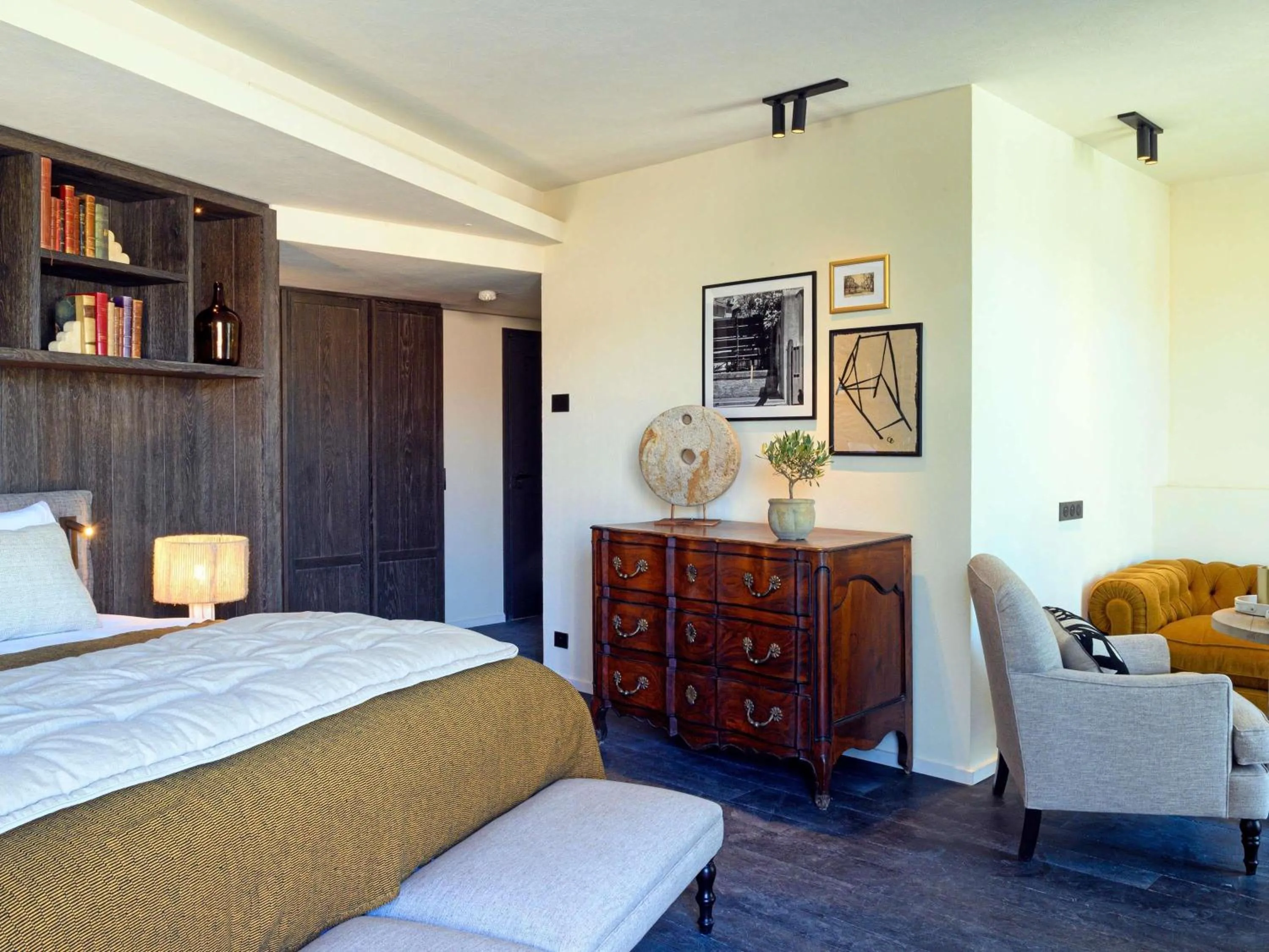 Photo of the whole room, Bed in L'Isle de Leos Hotel & Spa - MGallery Collection