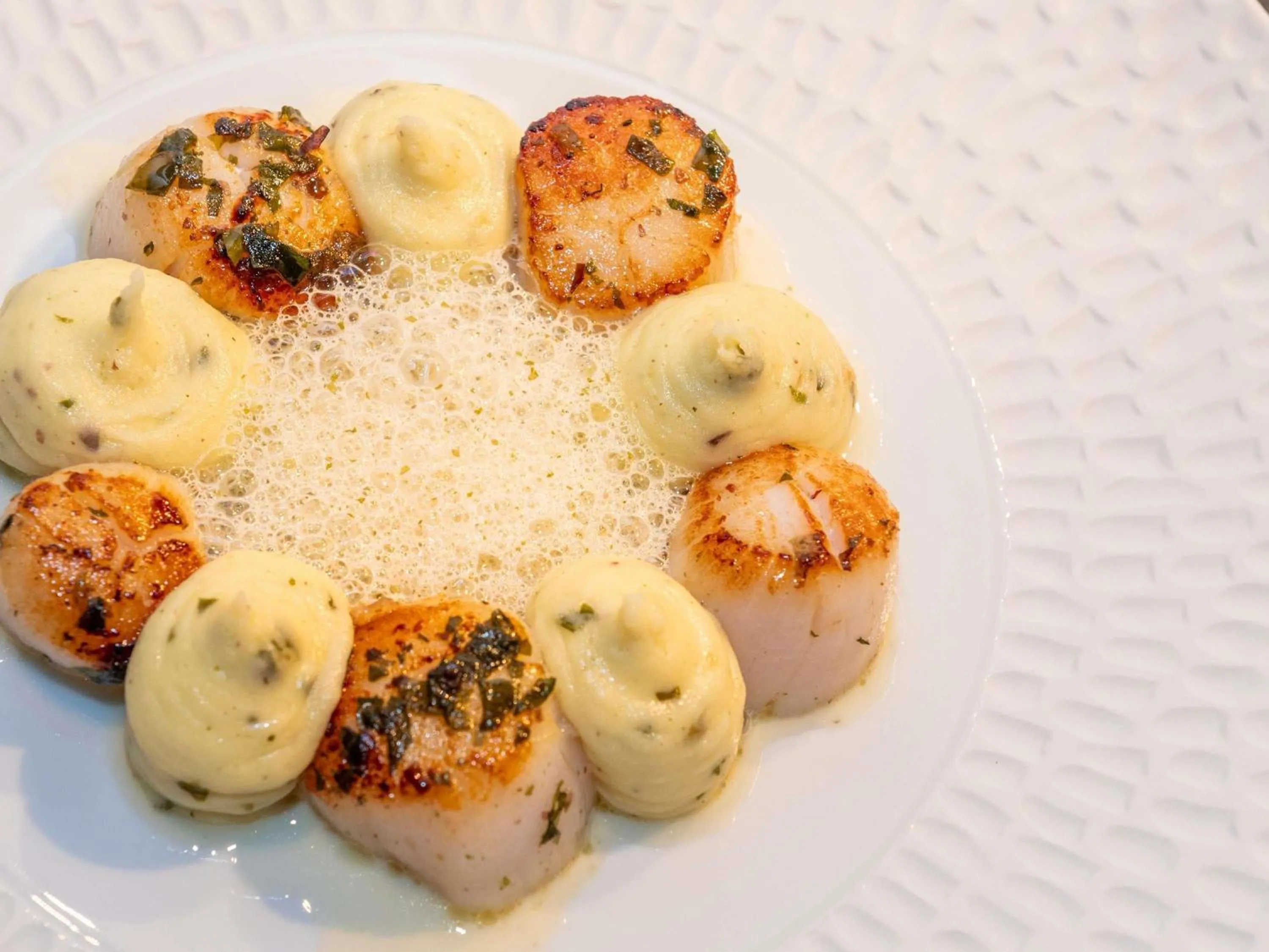 Restaurant/places to eat in L'Isle de Leos Hotel & Spa - MGallery Collection