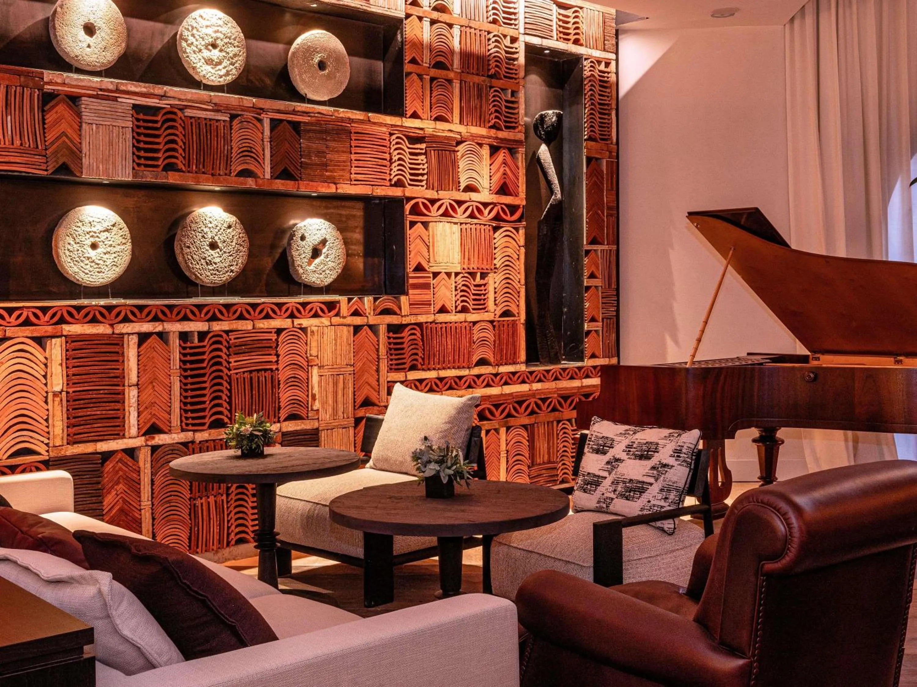 Lounge or bar in L'Isle de Leos Hotel & Spa - MGallery Collection