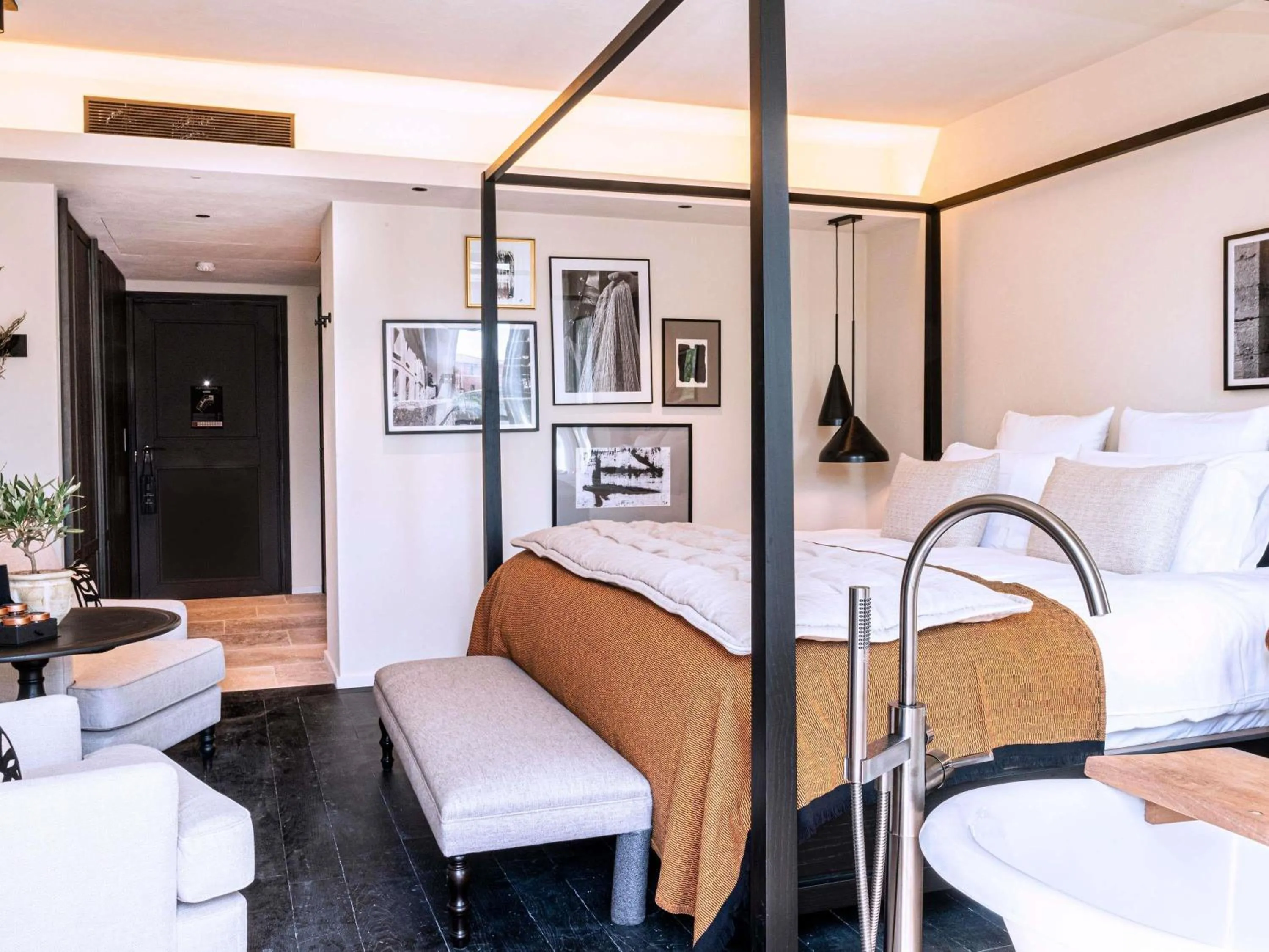 Bedroom, Bed in L'Isle de Leos Hotel & Spa - MGallery Collection