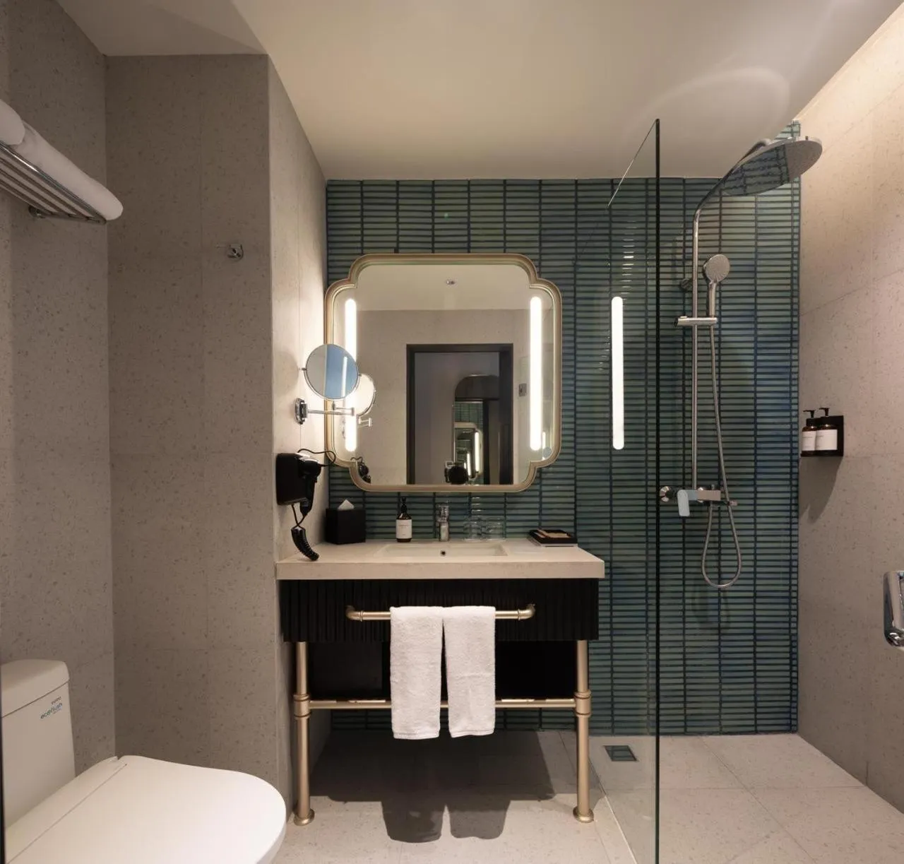 Bathroom in Mercure Madiun