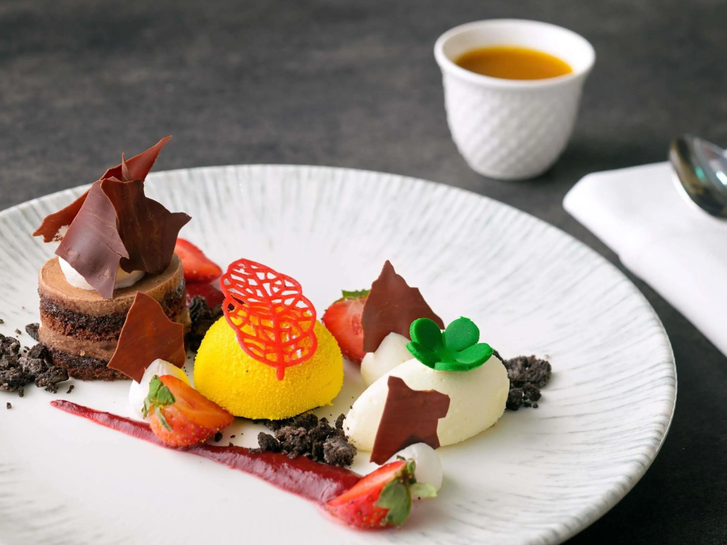 Restaurant/places to eat in Mövenpick Hotel Waad Al Shamal