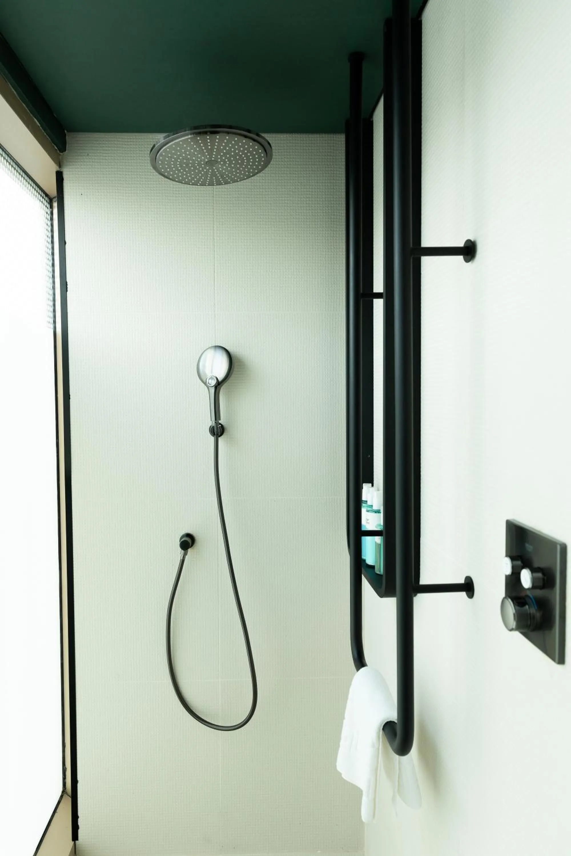 Shower in Novotel Istanbul Bomonti