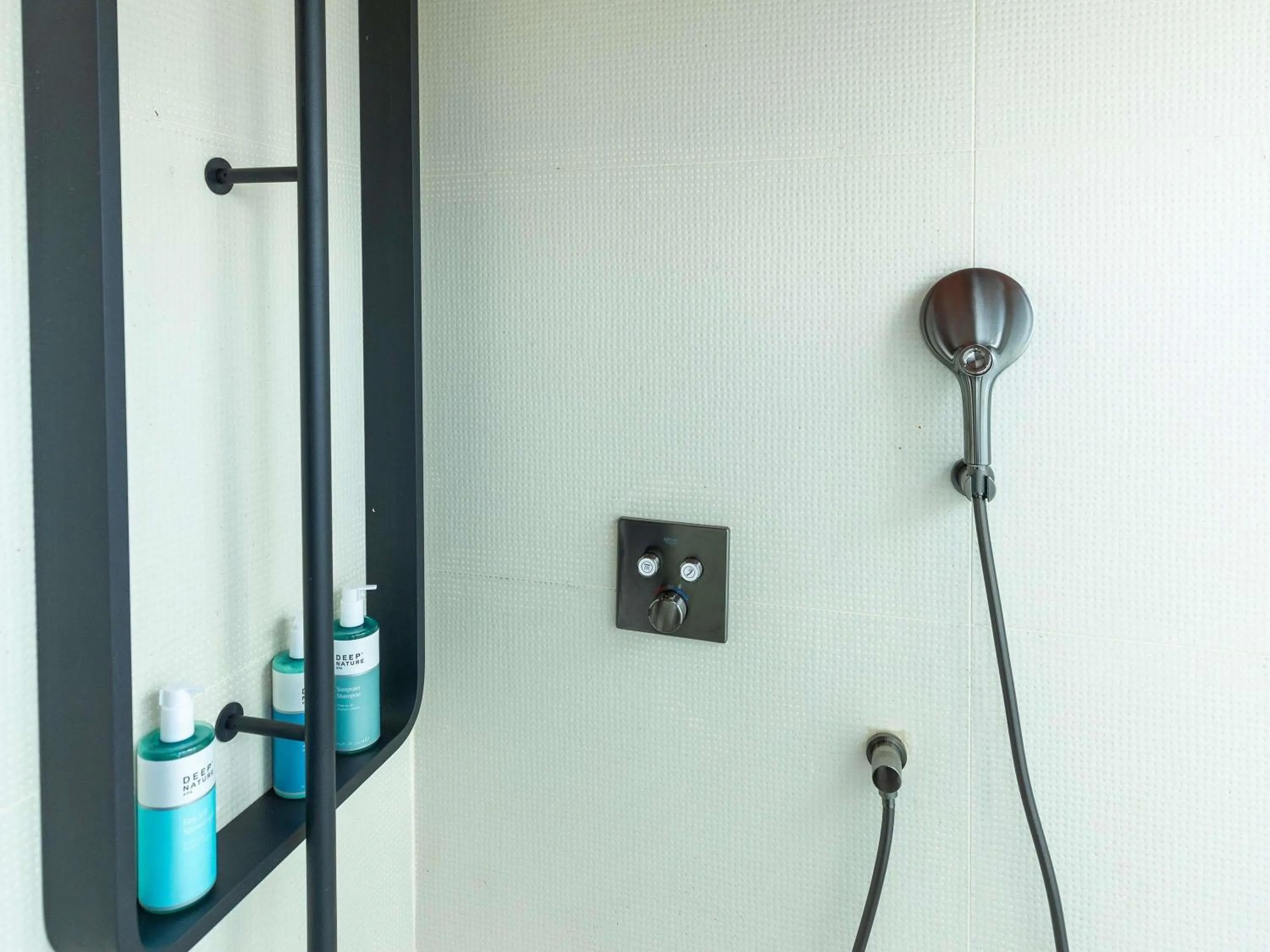 Bedroom in Novotel Istanbul Bomonti