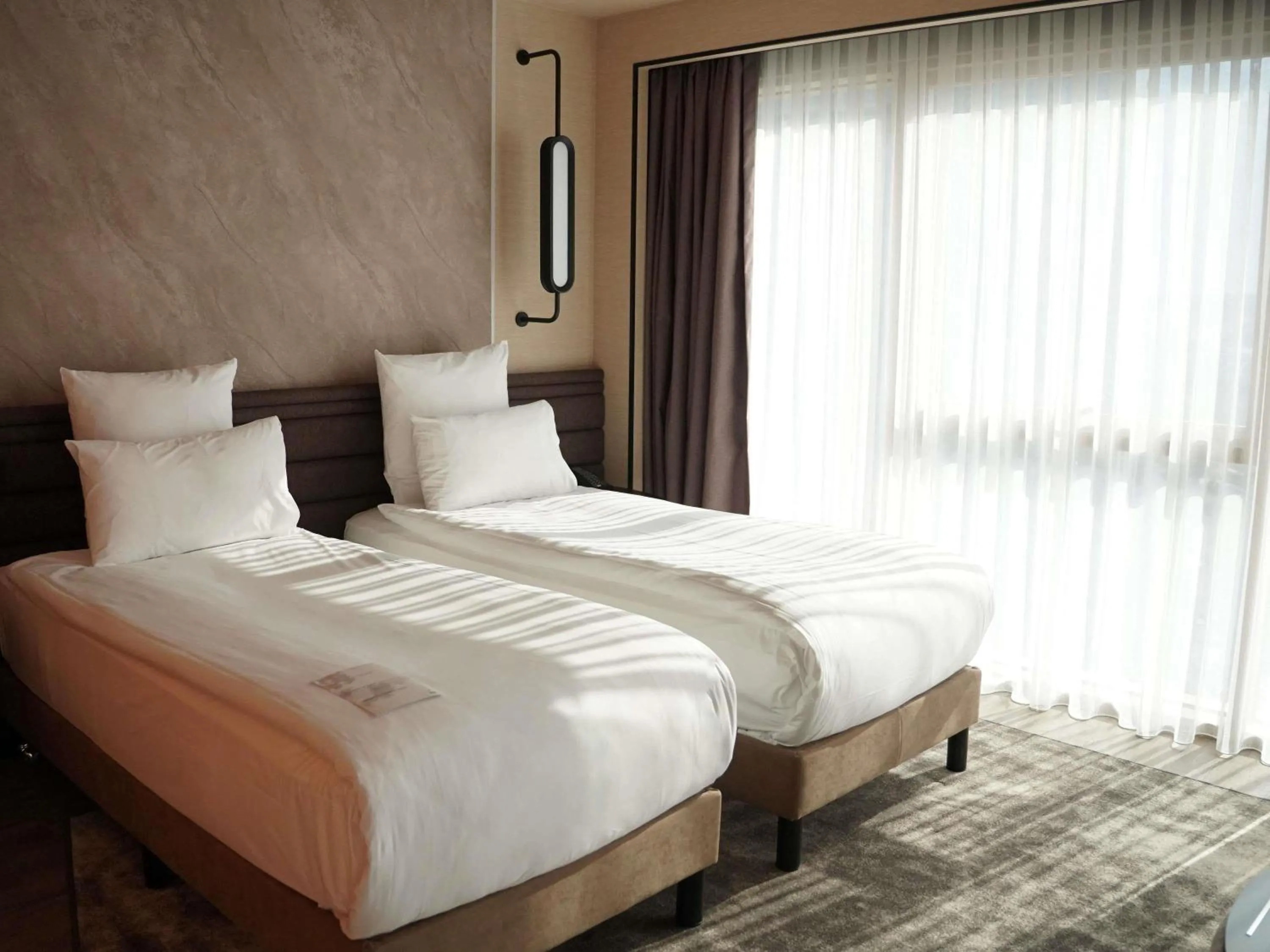 Bedroom, Bed in Novotel Istanbul Bomonti