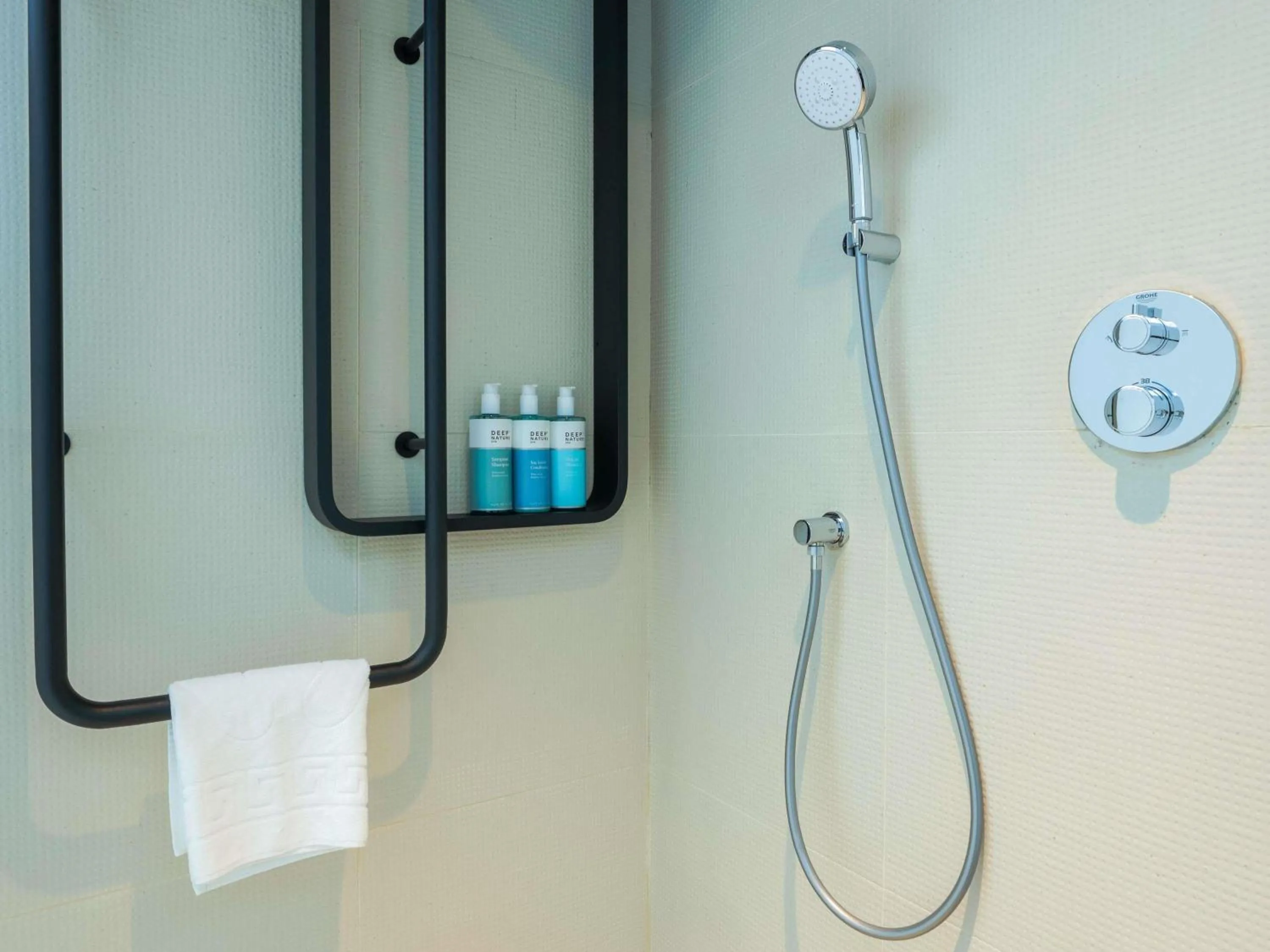 Bedroom in Novotel Istanbul Bomonti